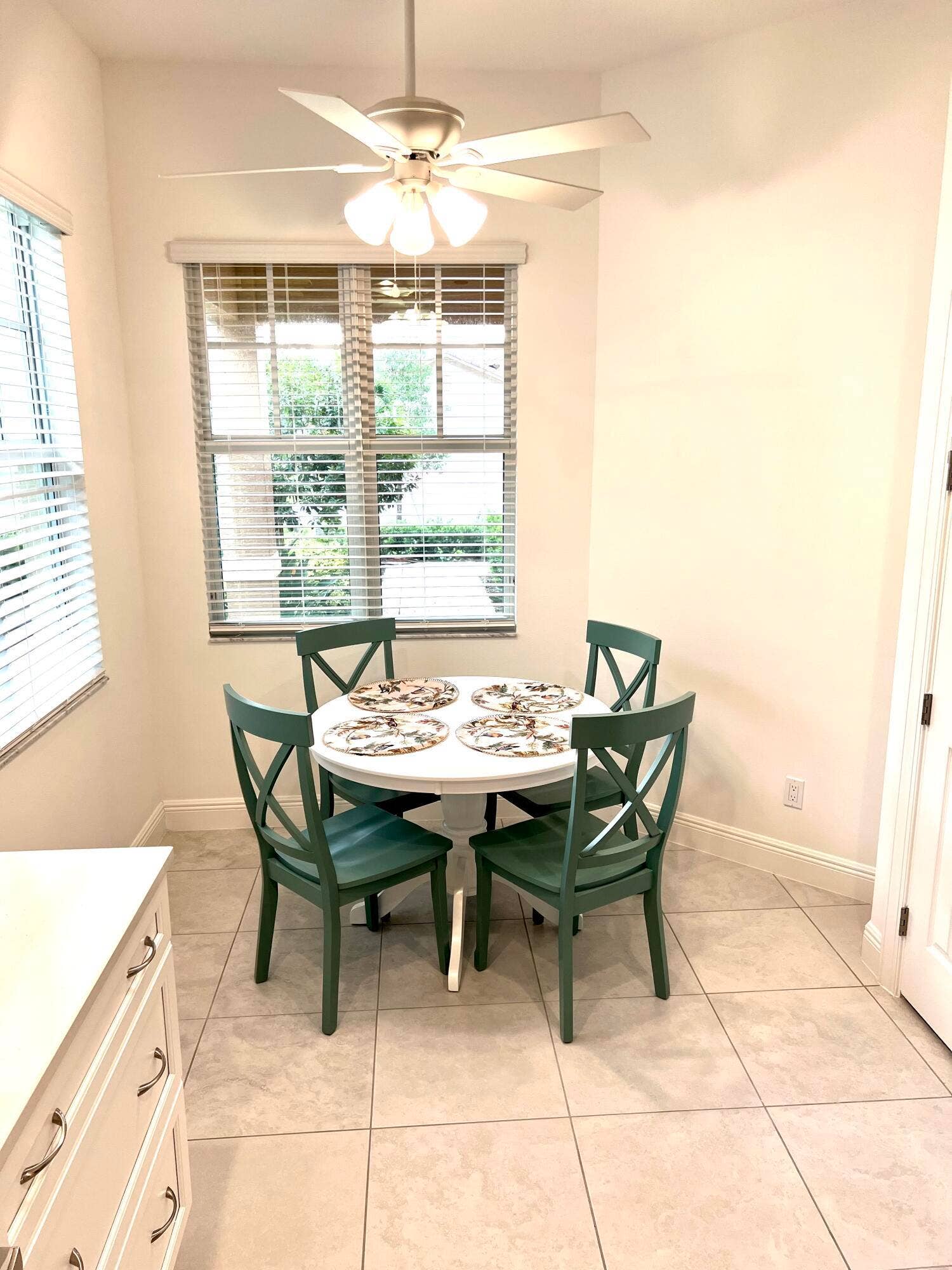 breakfeast nook
