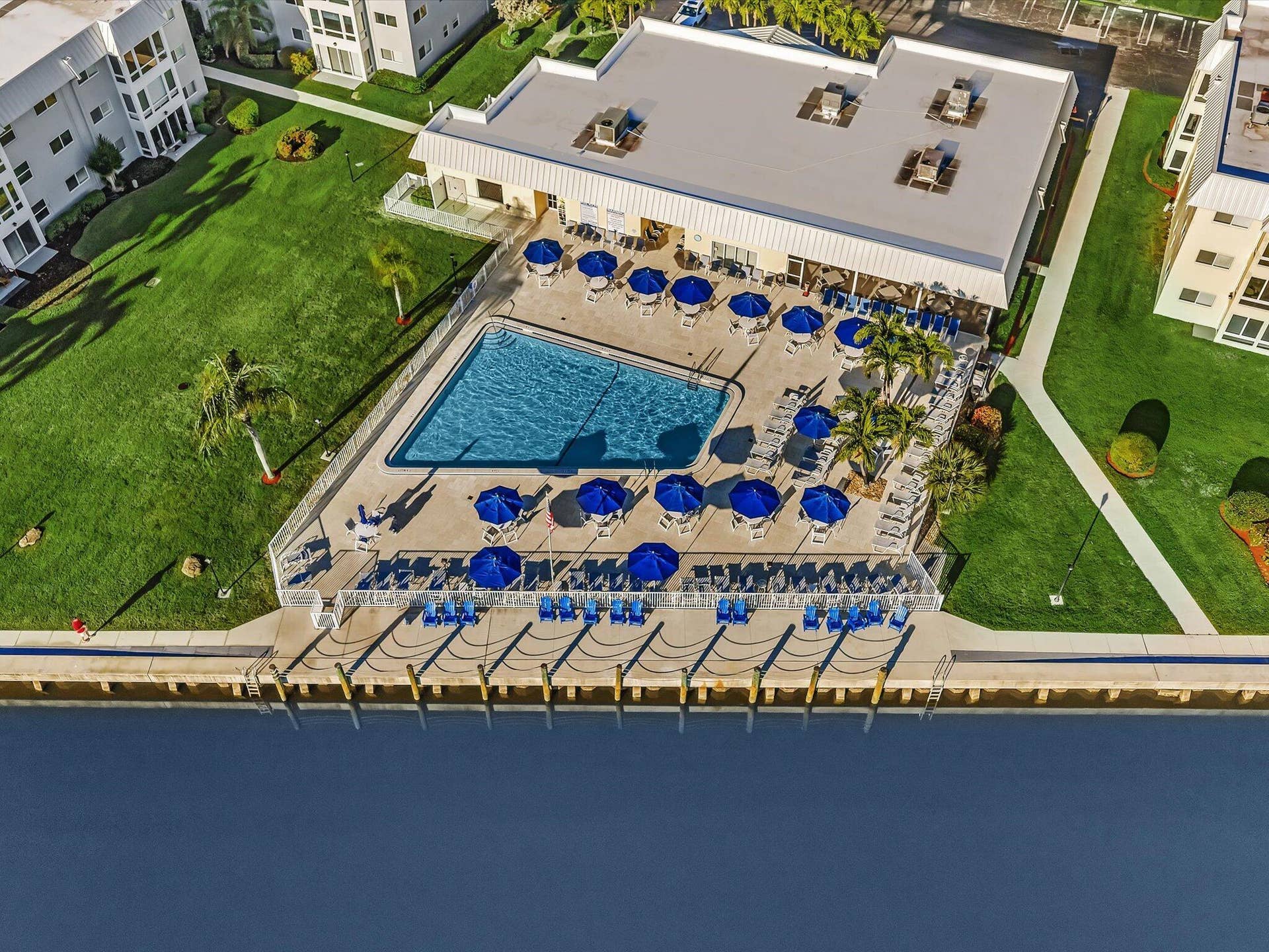 CLUBHOUSE & POOL ON THE WATER 16