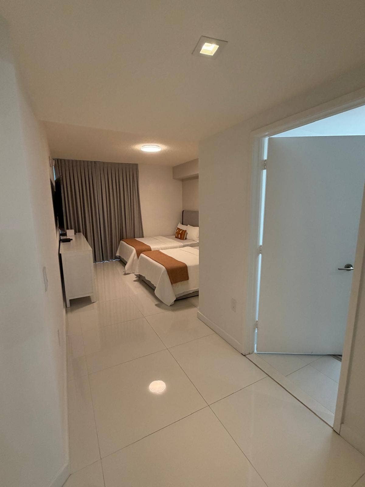 330 SUNNY ISLES Boulevard, #5-2408, Sunny Isles Beach, FL 33160 IMG-20261007-WA0008