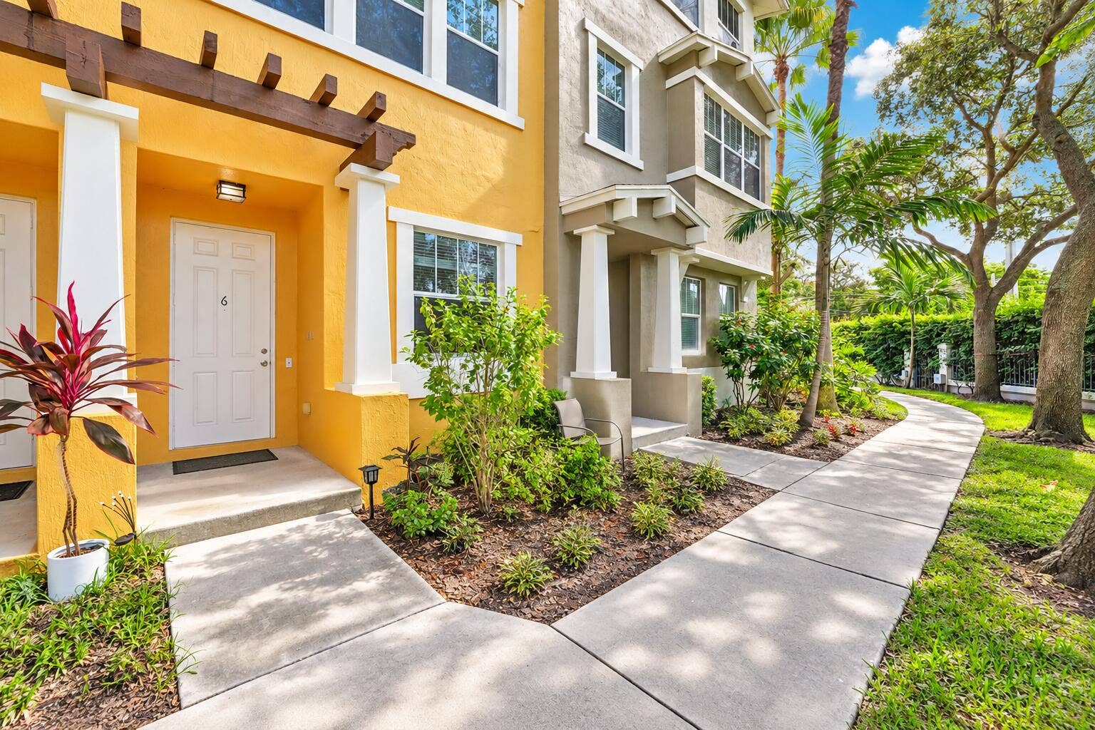 430 AMADOR Lane, #6, West Palm Beach, FL 33401 front of the townhouse