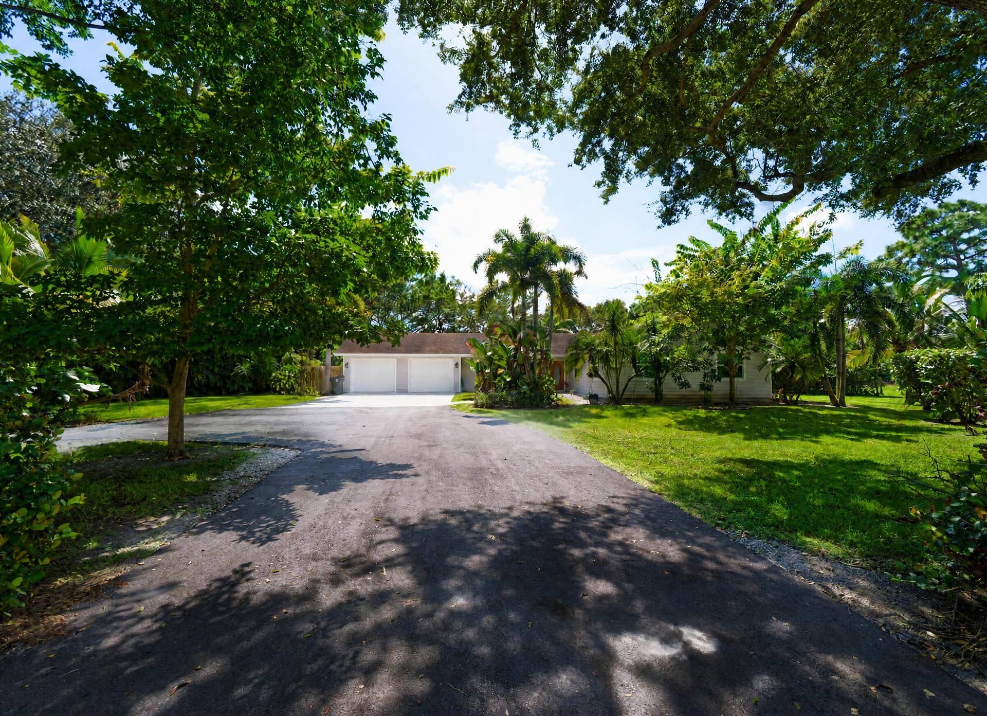 6922 150th Place N, Palm Beach Gardens, FL 33418 Front approach
