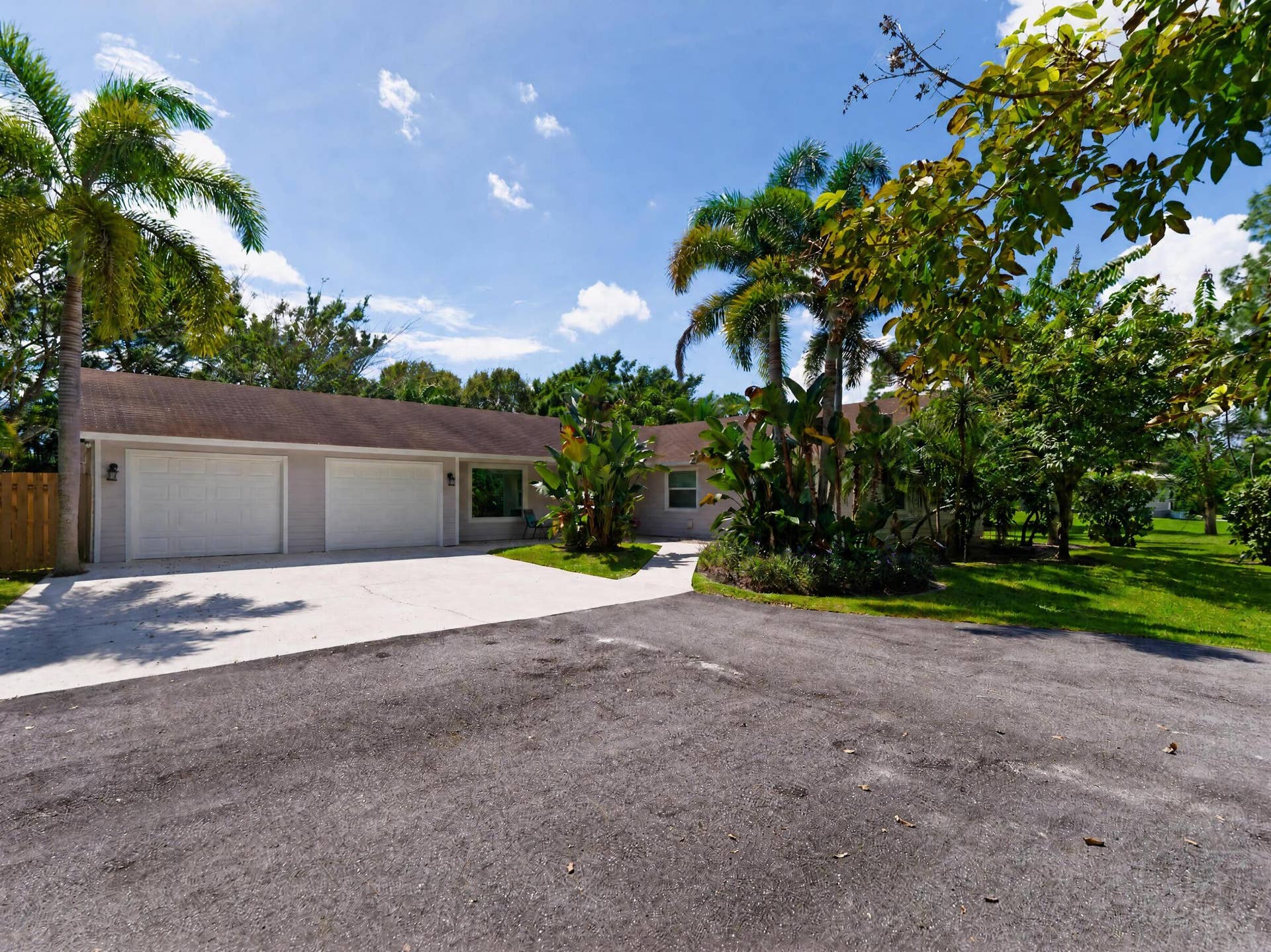 6922 150th Place N, Palm Beach Gardens, FL 33418 Driveway