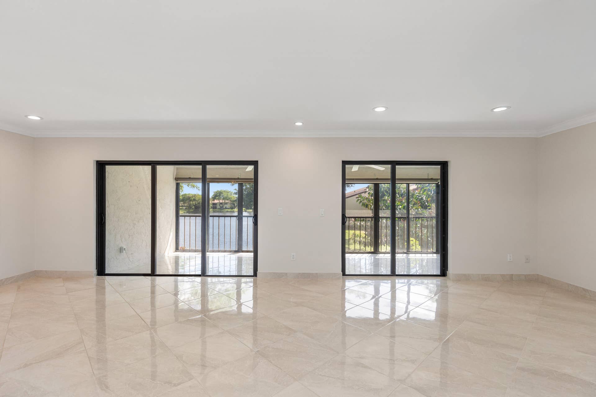 Large porcelain tiles