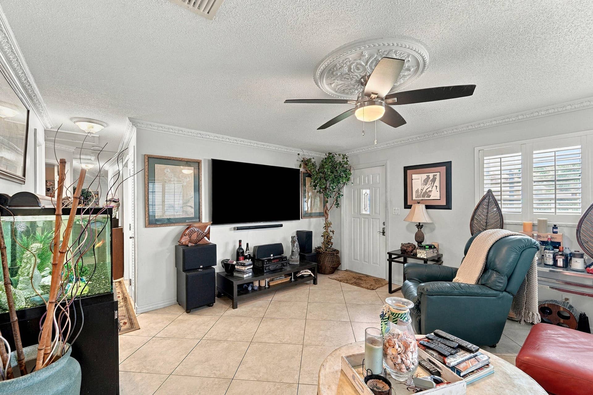 111 NW 25TH Court, Pompano Beach, FL 33064 Living Room