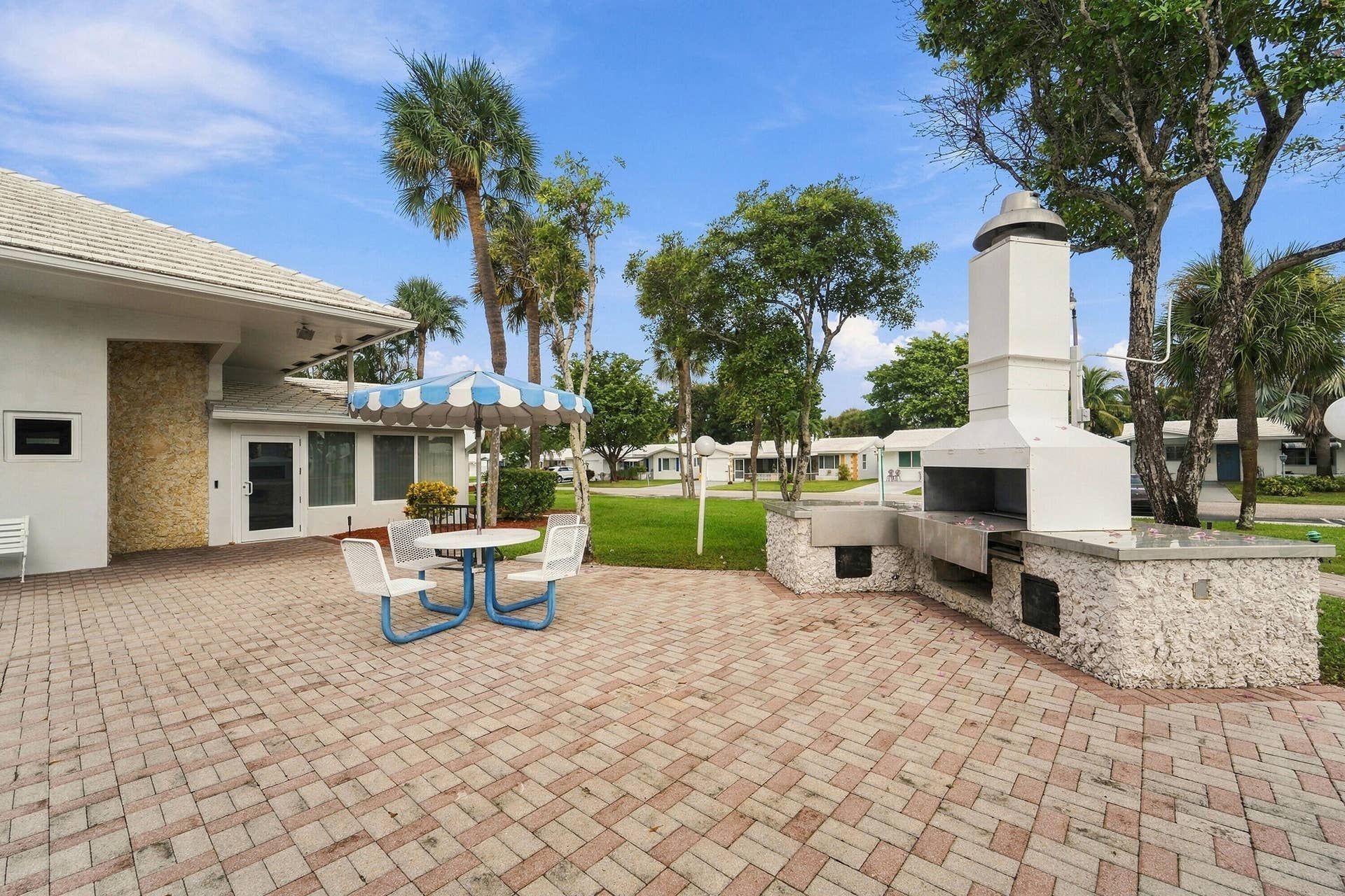 111 NW 25TH Court, Pompano Beach, FL 33064 Community Grills