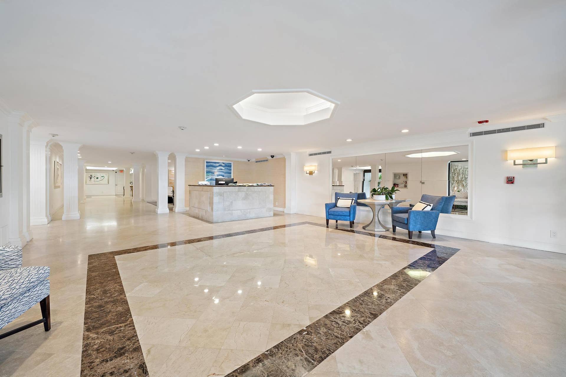 250 BRADLEY Place, #408, Palm Beach, FL 33480 Lobby