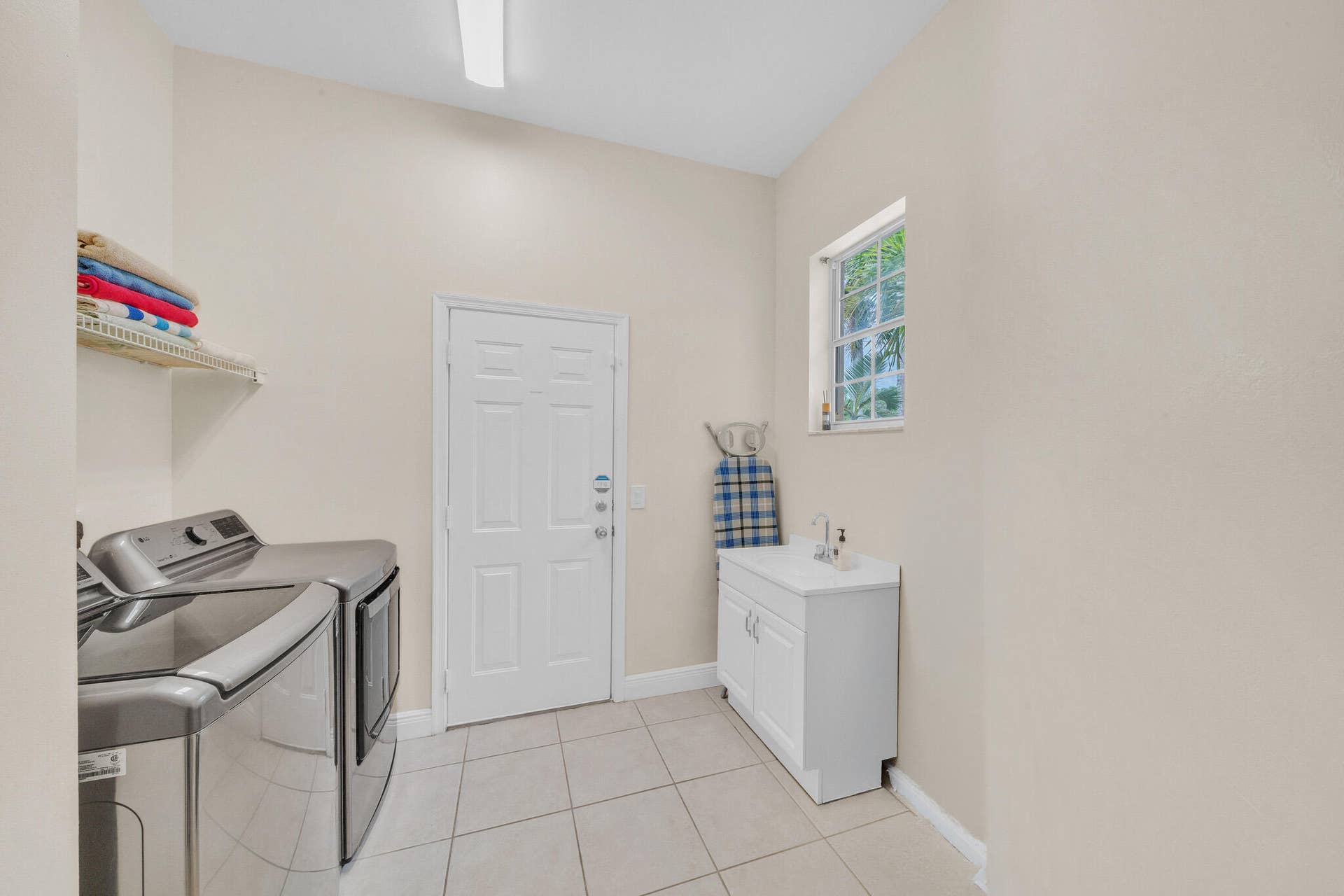 15250 Temple Boulevard, Loxahatchee, FL 33470 24 Laundry Room