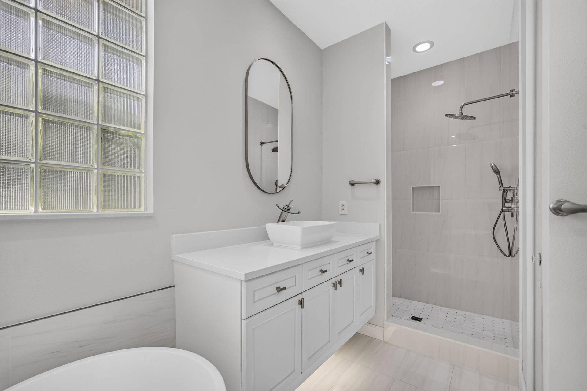 Master Bathroom / Walk-in Shower