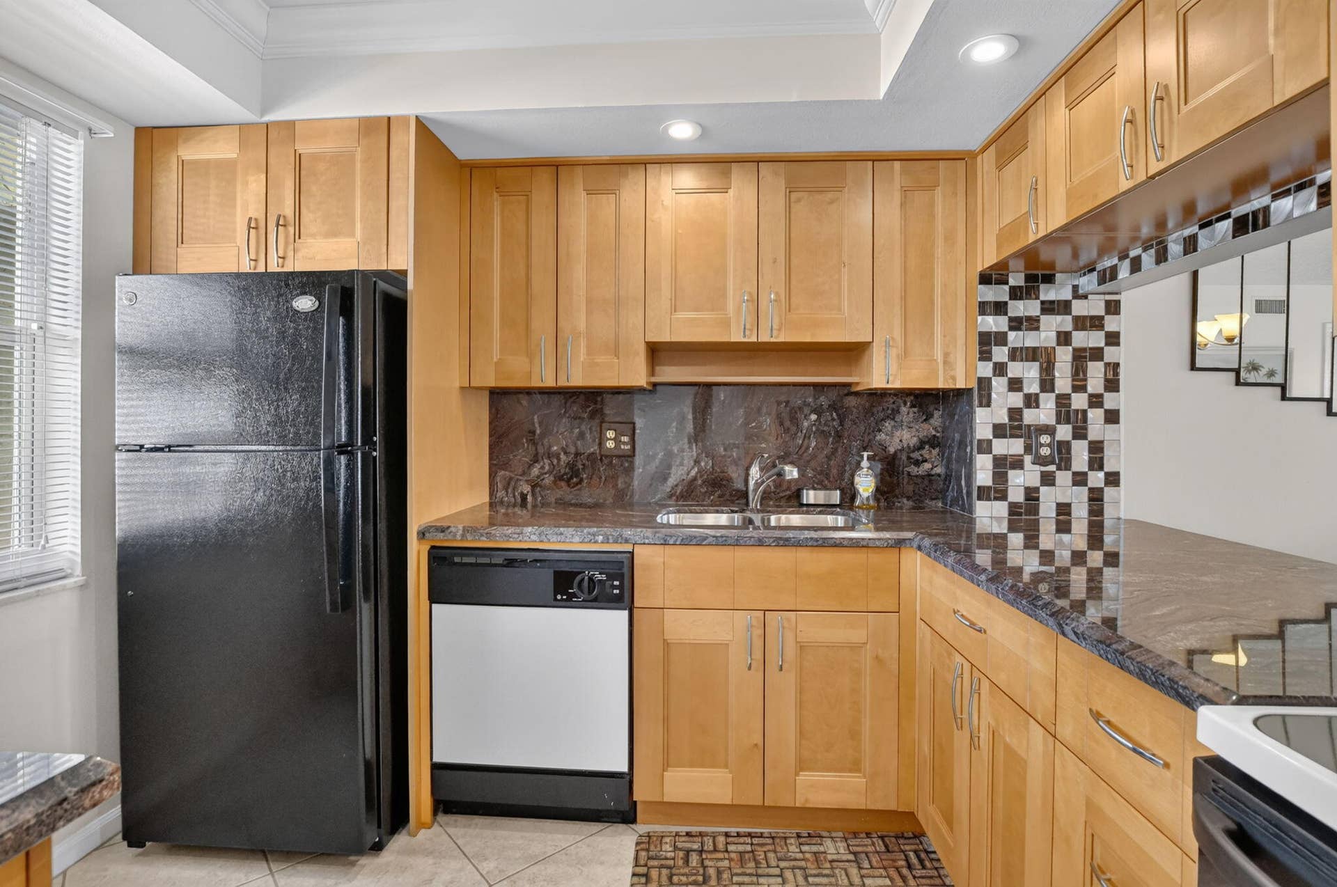 Gorgeous kitchen-wood cabinetry, granite counter tops and backsplash