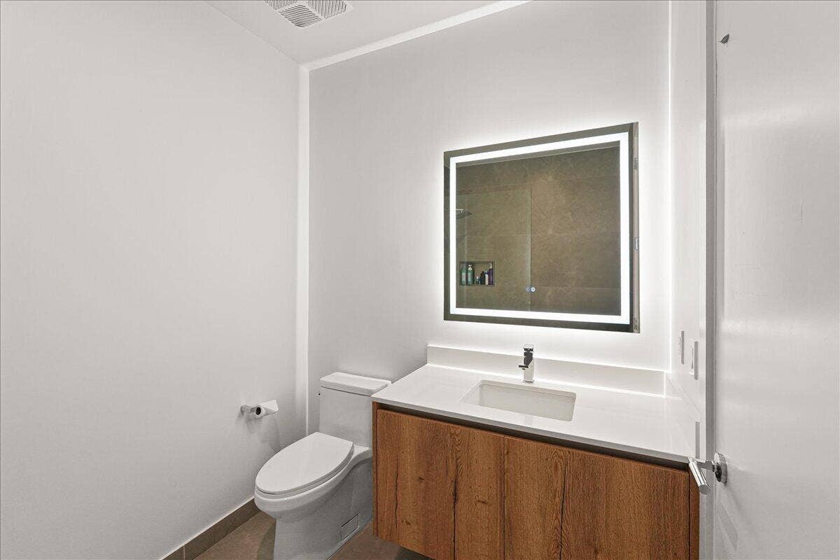 220 LAKE SHORE Drive, #2406, West Palm Beach, FL 33403 07-DSC07101