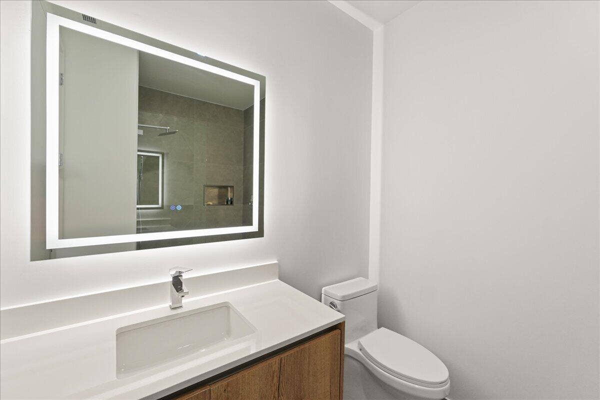 220 LAKE SHORE Drive, #2406, West Palm Beach, FL 33403 10-DSC07131
