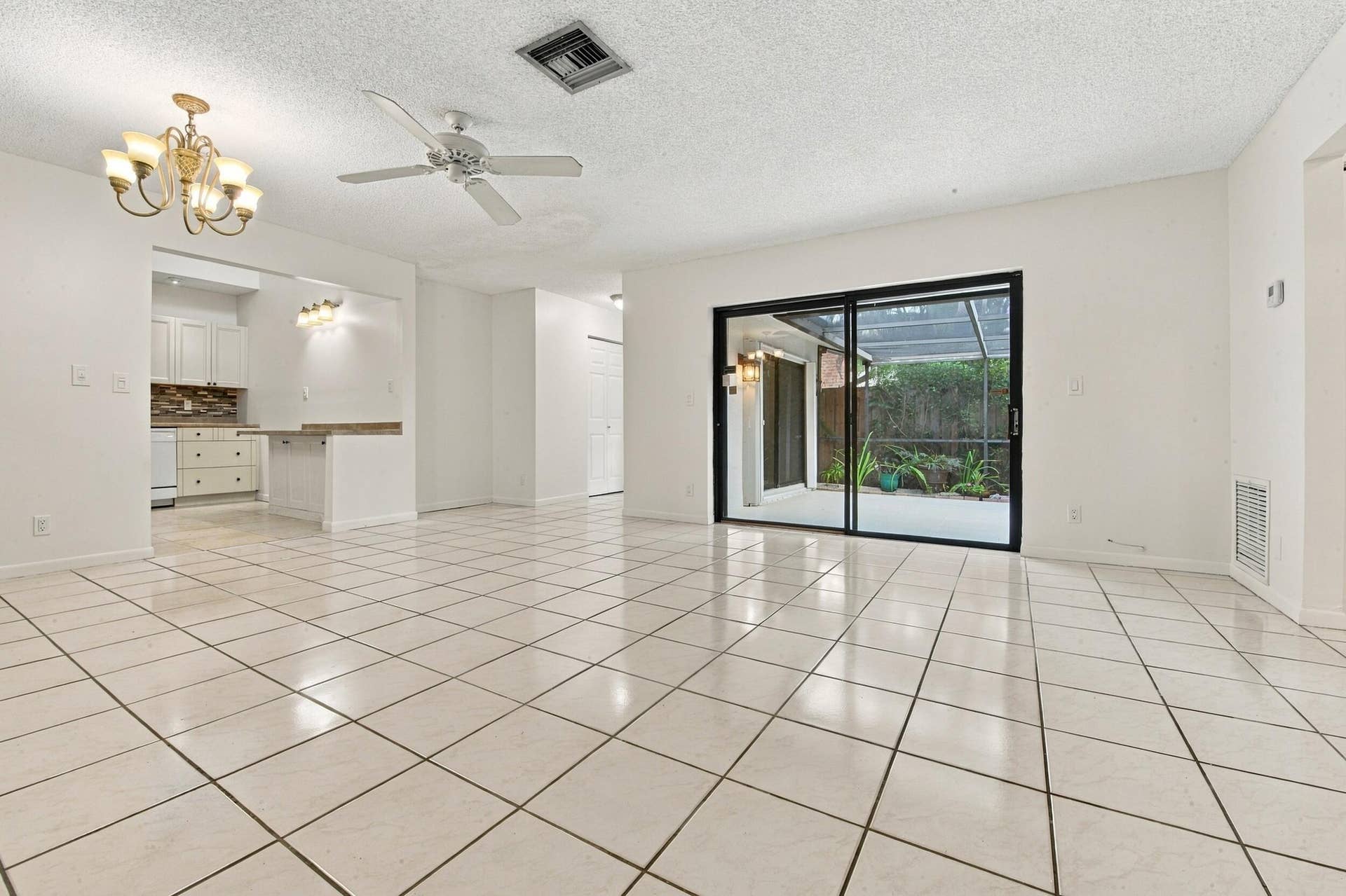 801 NW 30TH Avenue, #C, Delray Beach, FL 33445 Living room