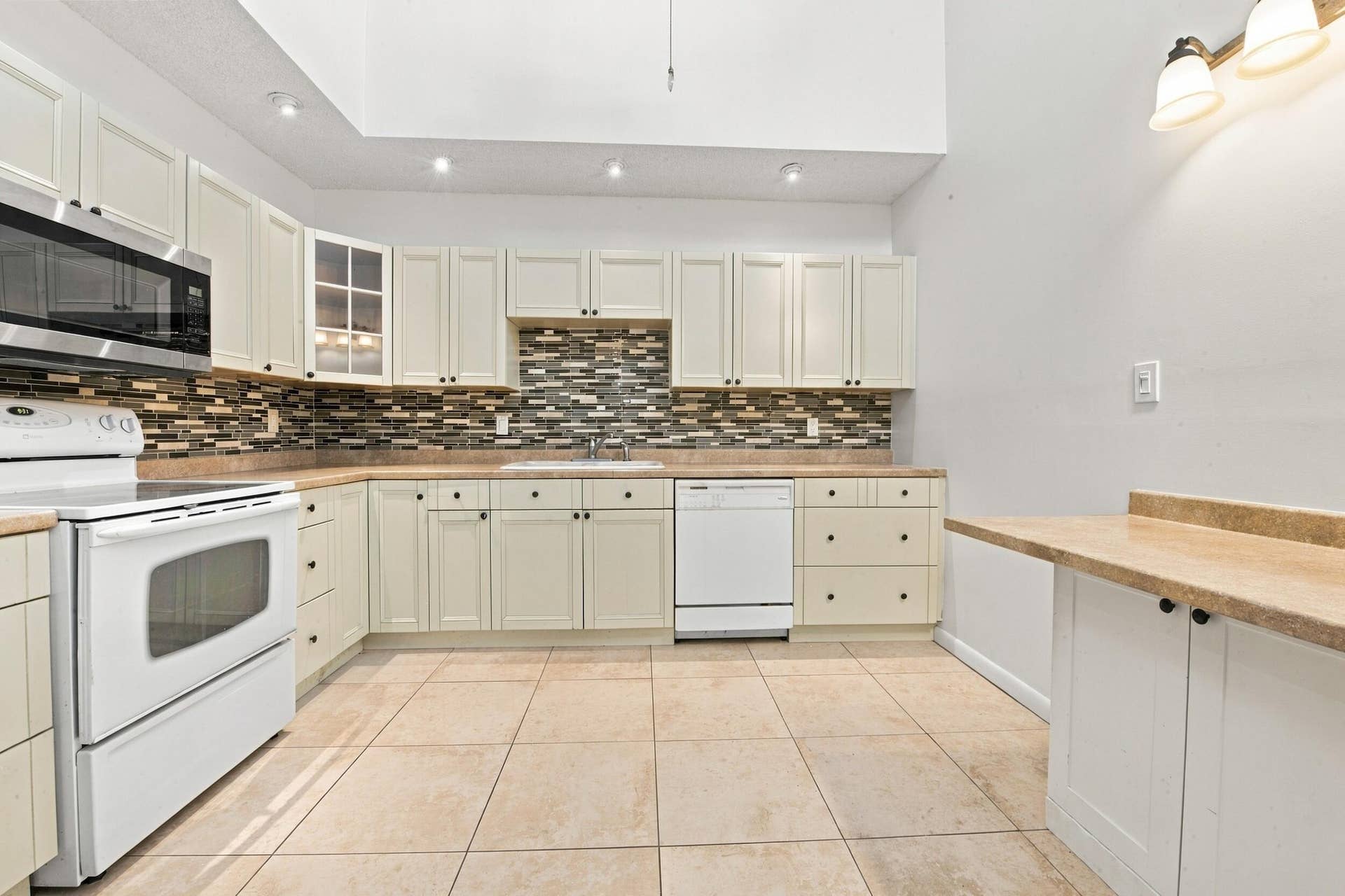 801 NW 30TH Avenue, #C, Delray Beach, FL 33445 Kitchen