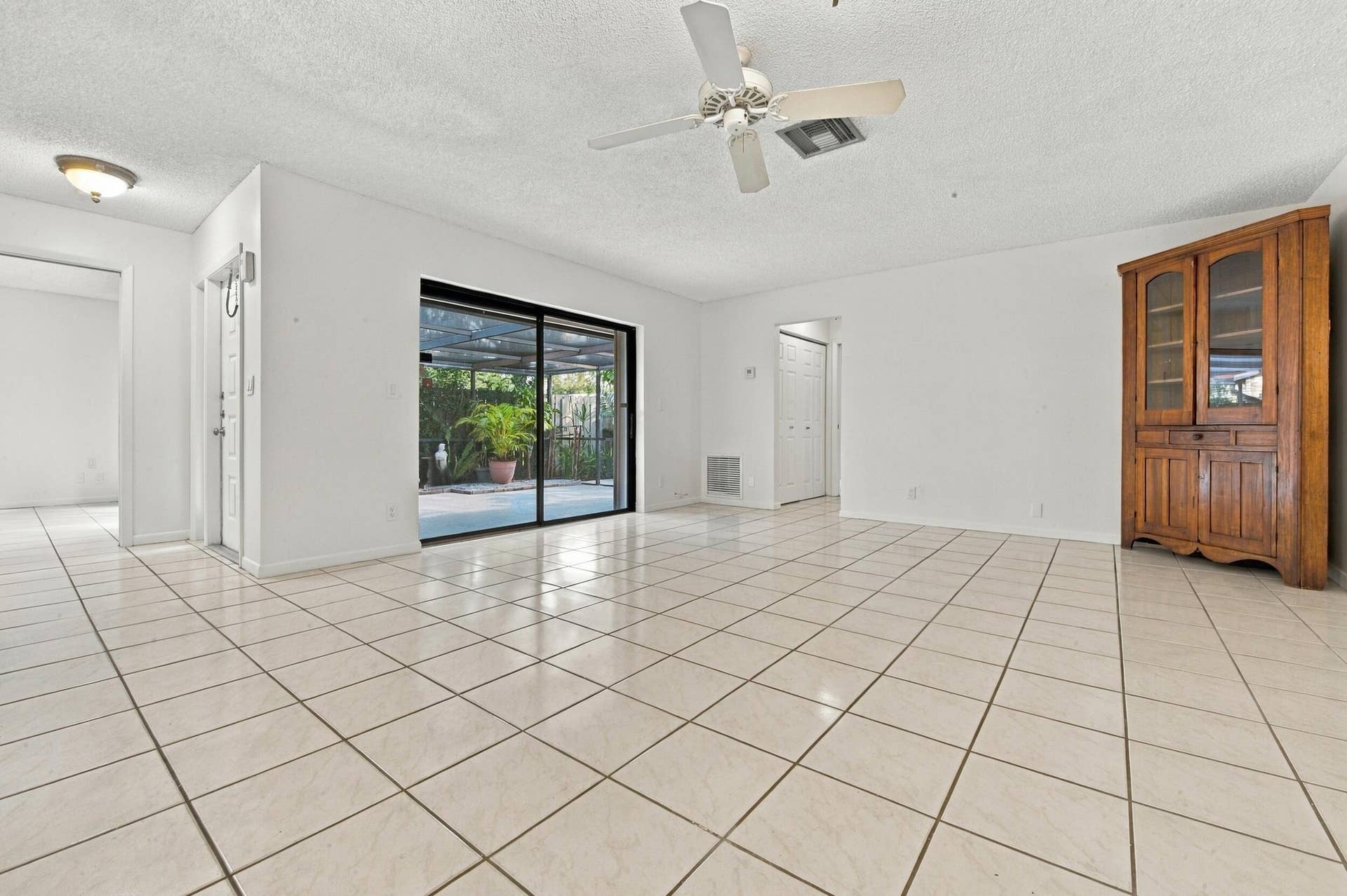 801 NW 30TH Avenue, #C, Delray Beach, FL 33445 Living room