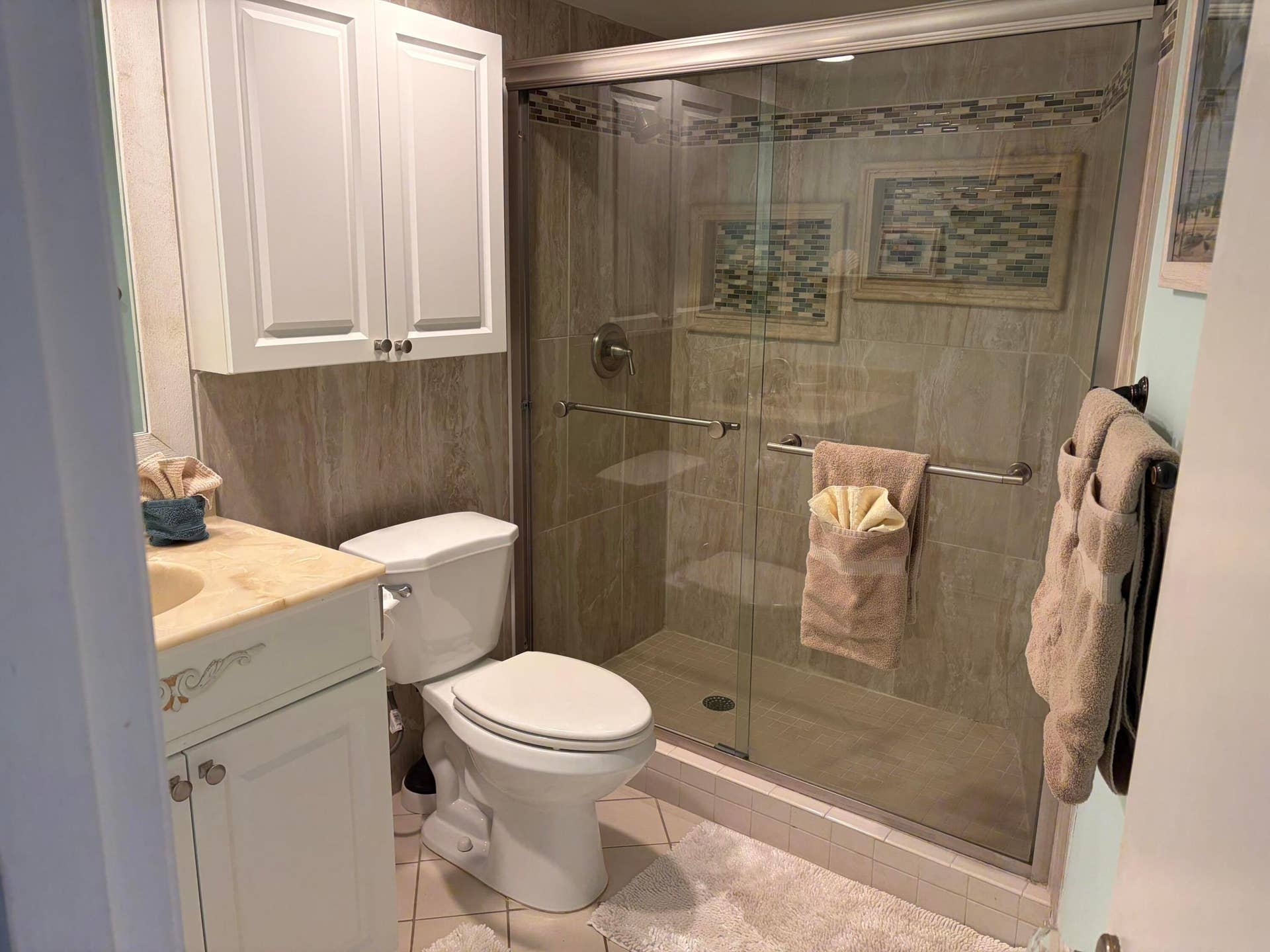 11811 Ave Of The PGA, #3-1F, West Palm Beach, FL 33418 Guest Bath Longwood