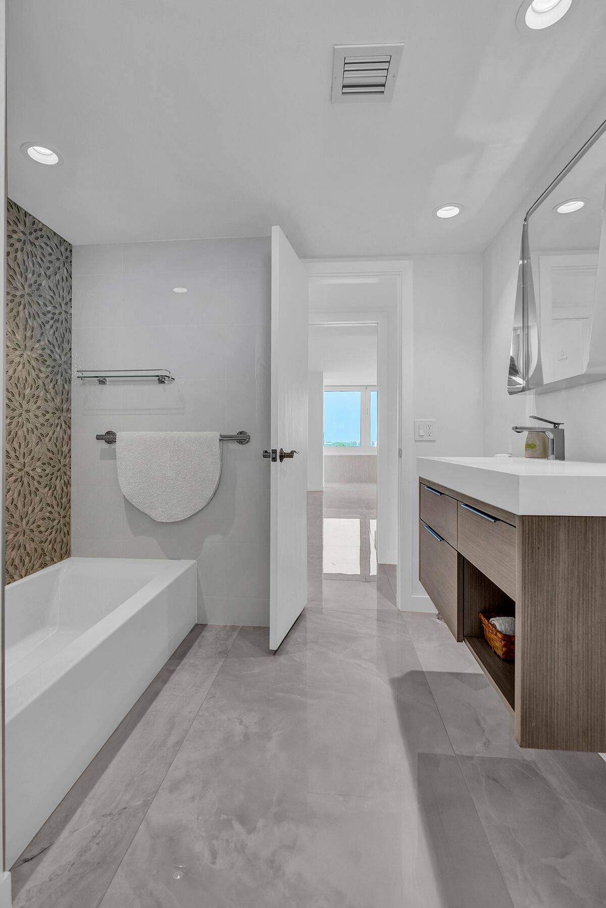 201 N Riverside Drive, #802, Pompano Beach, FL 33062 DSC08930
