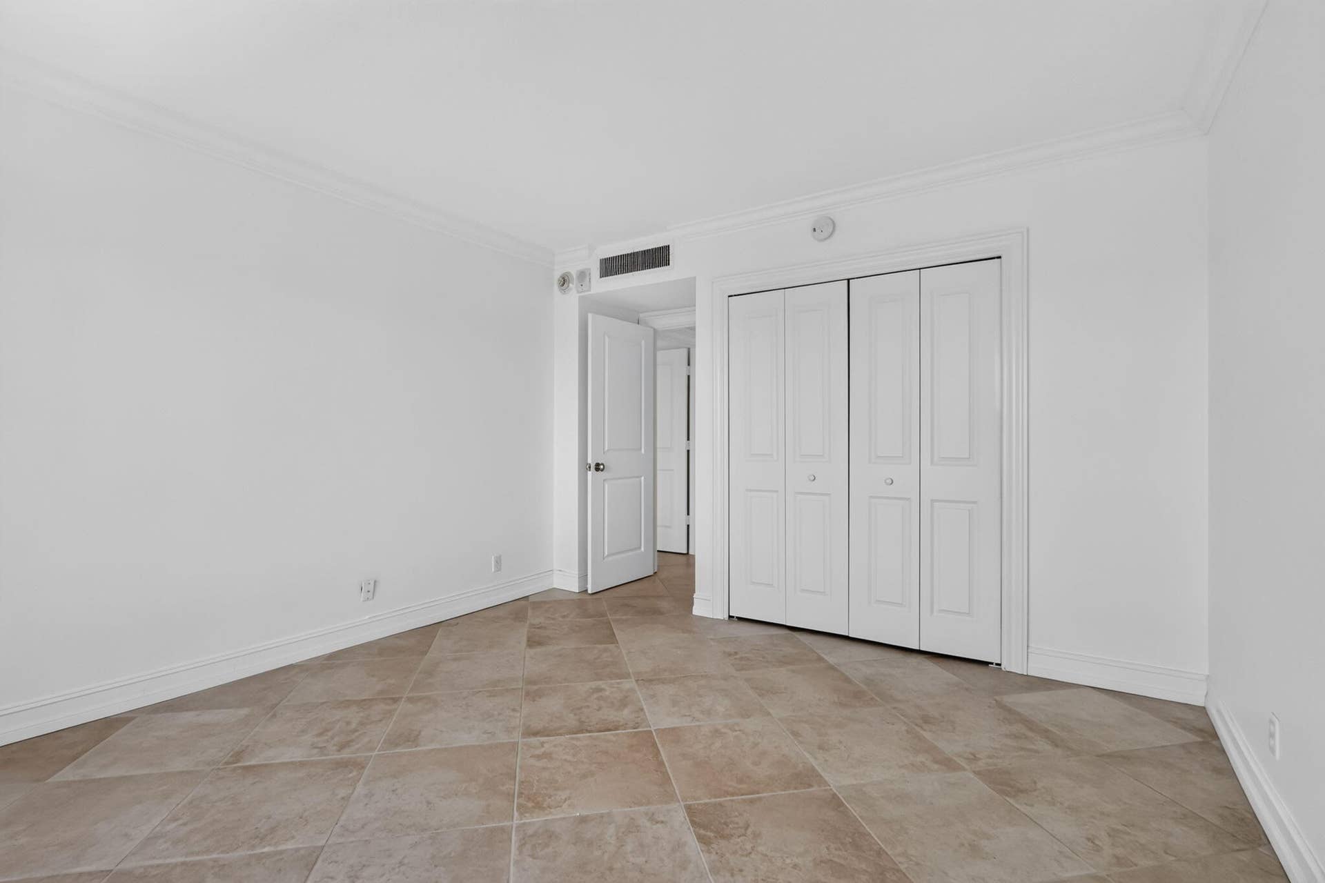 555 SE 6TH Avenue, #4F, Delray Beach, FL 33483 22-web-or-mls-_14A0320