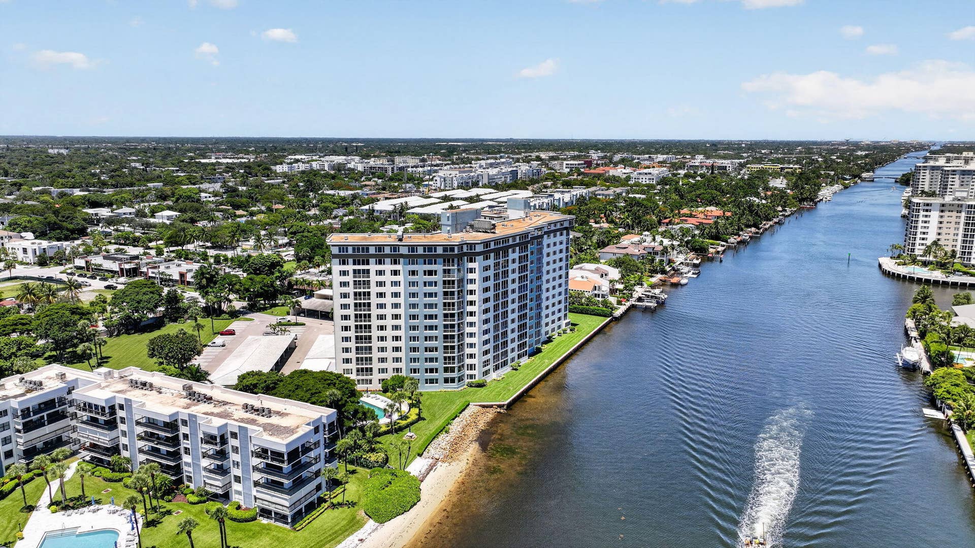 555 SE 6TH Avenue, #4F, Delray Beach, FL 33483 36-web-or-mls-DJI_20260811132746_0139_D
