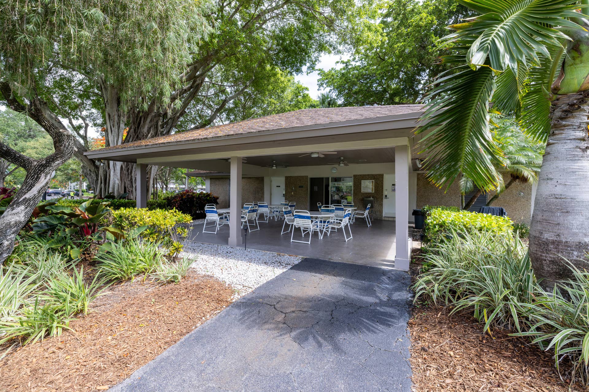 575 Oaks Lane, #708, Pompano Beach, FL 33069 575-Rx--9