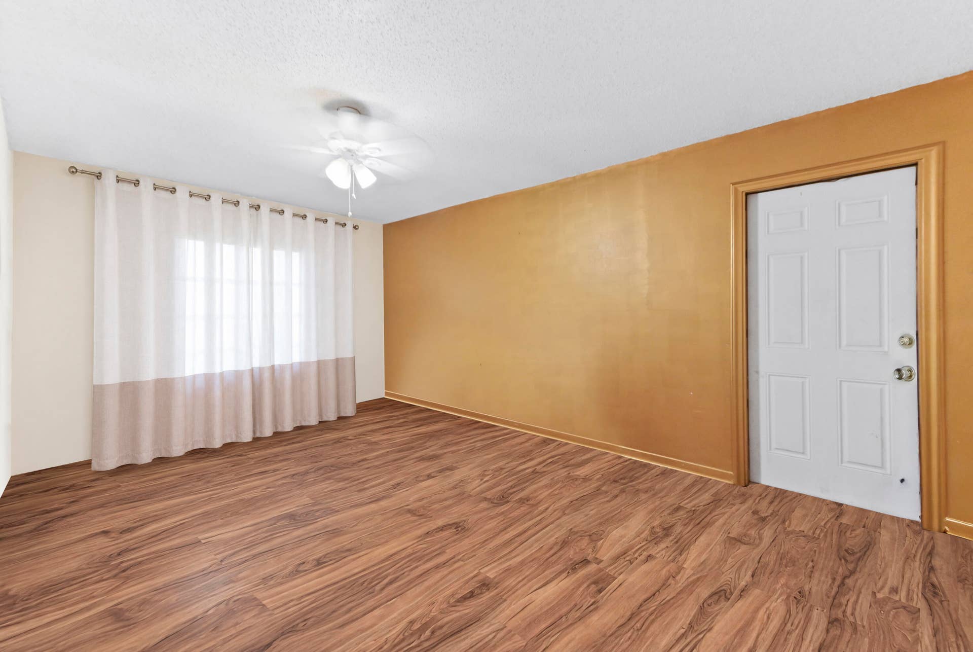 15 Bedroom 03