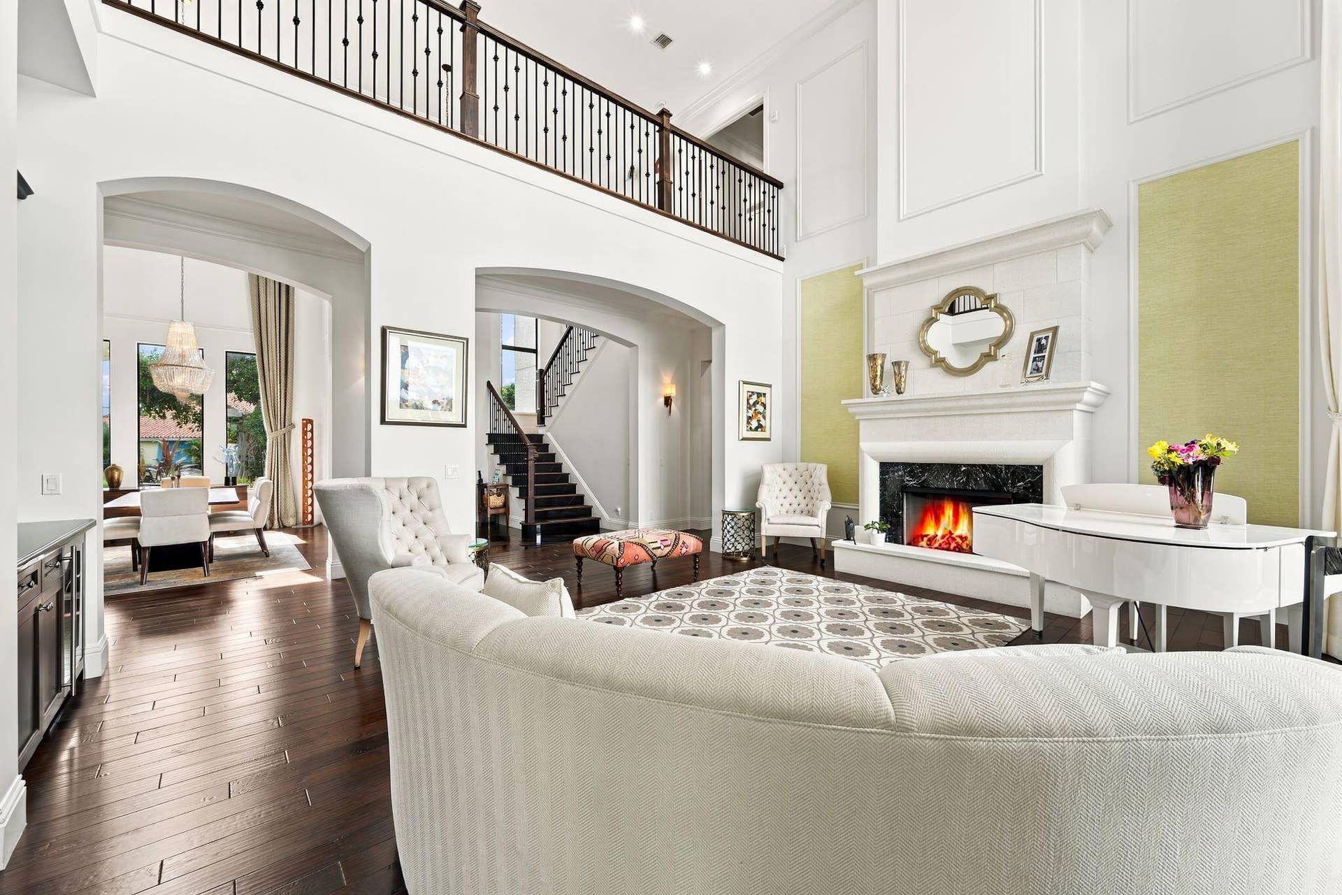 1950 Portage Landing N, North Palm Beach, FL 33408 LIVING ROOM