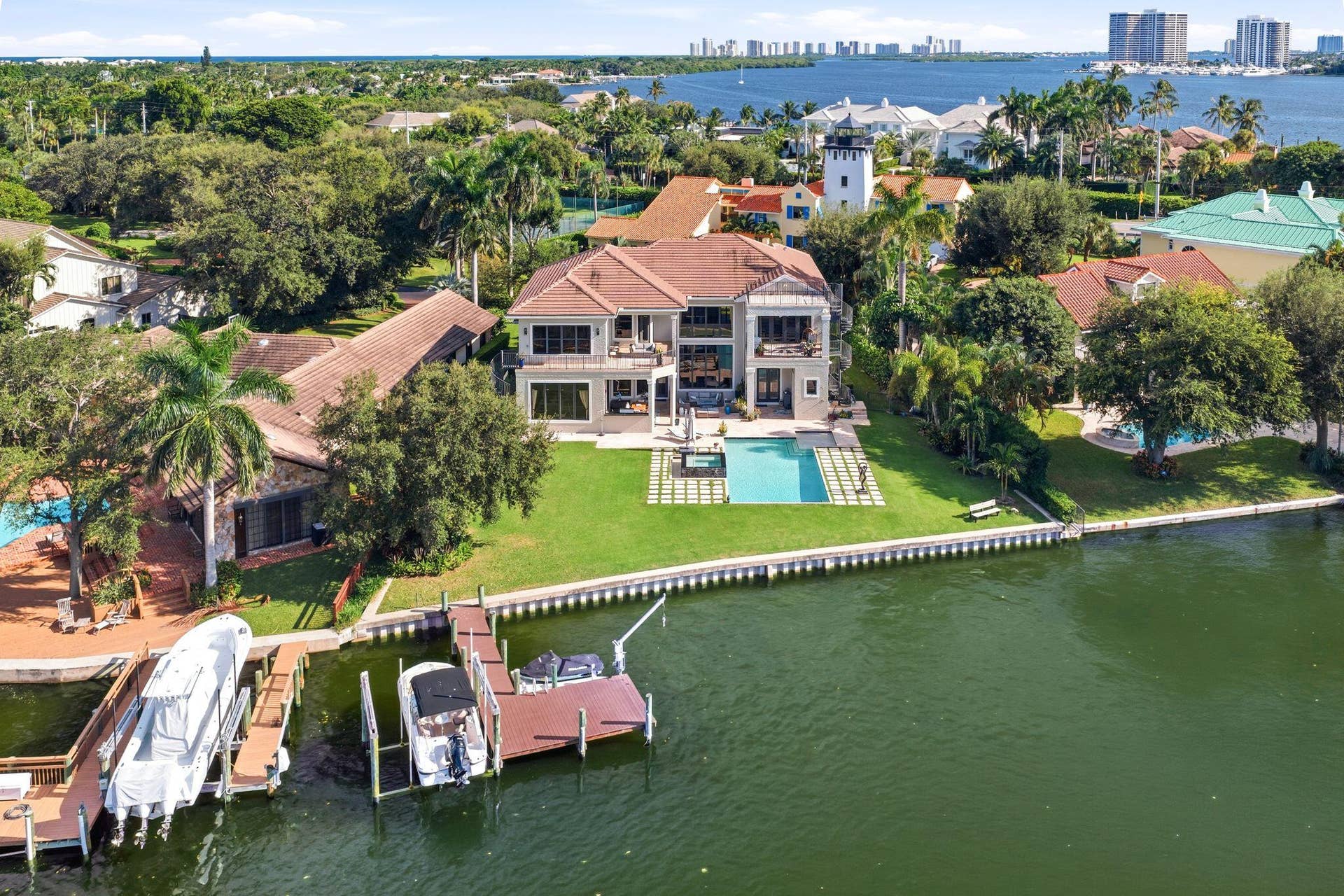 1950 Portage Landing N, North Palm Beach, FL 33408 BACK EXTERIOR