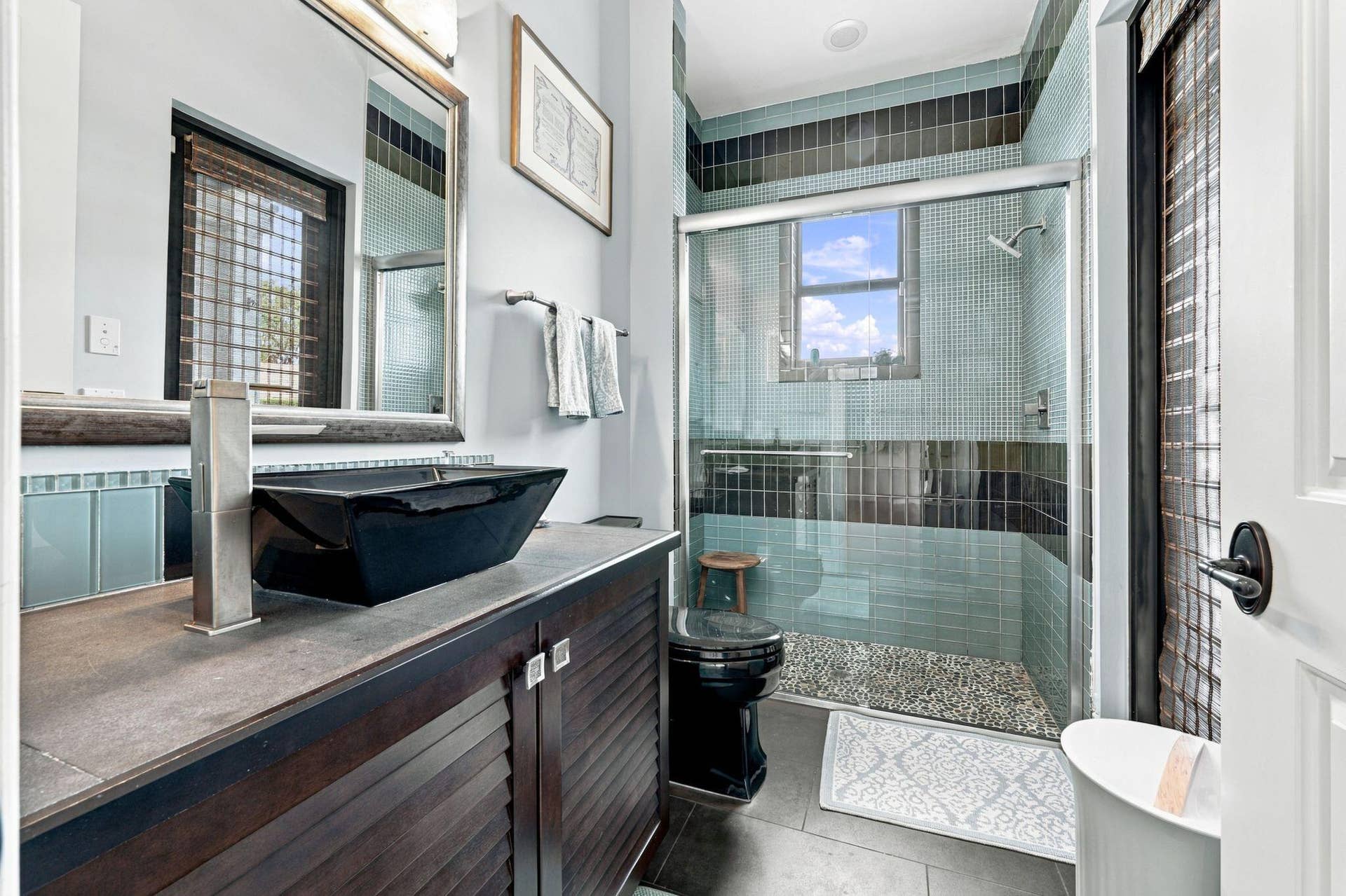 1950 Portage Landing N, North Palm Beach, FL 33408 EN-SUITE BATH - 1ST FLOOR