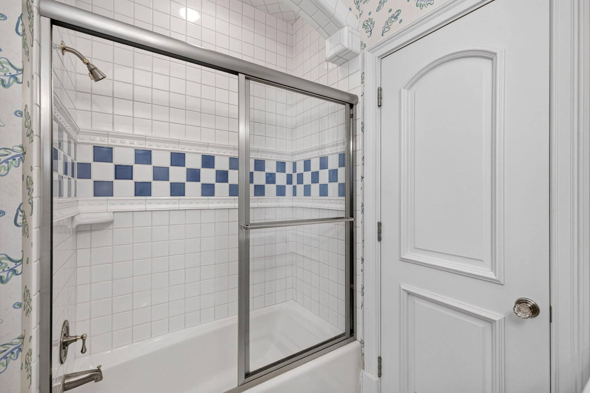 67 ROYAL PALM Drive, Fort Lauderdale, FL 33301 099_Bathroom_with_Blue_Tile