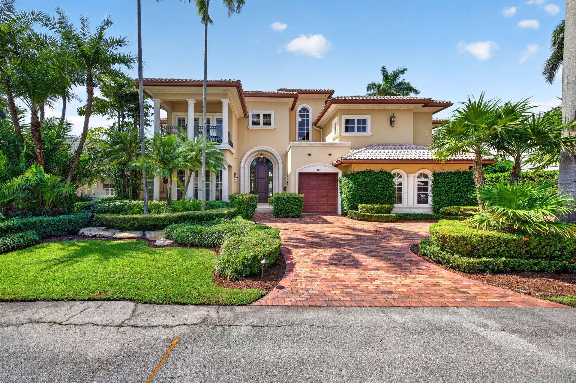 67 ROYAL PALM Drive, Fort Lauderdale, FL 33301 002_Front_Exterior_and_Driveway