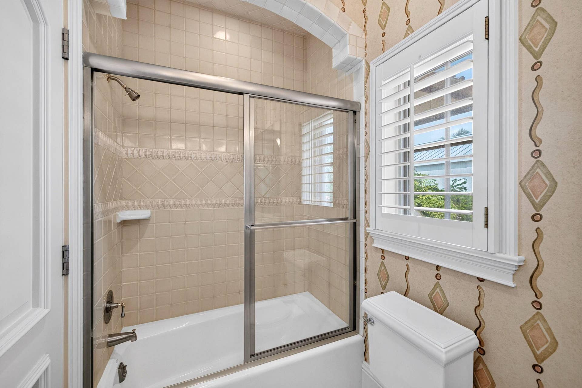 67 ROYAL PALM Drive, Fort Lauderdale, FL 33301 093_Guest_Bathroom_2