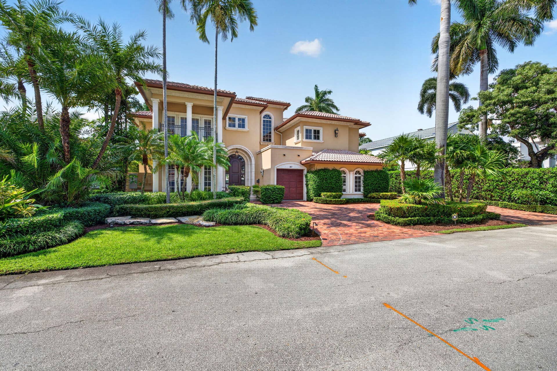 67 ROYAL PALM Drive, Fort Lauderdale, FL 33301 001_Front_Exterior_and_Driveway