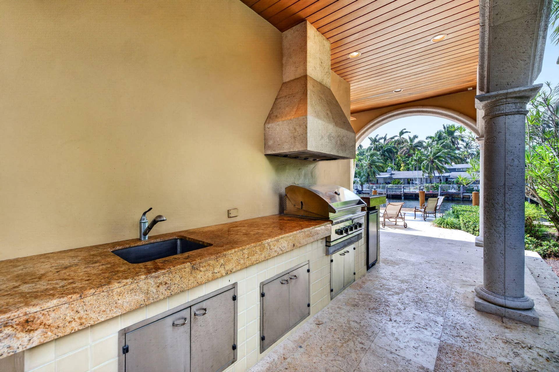 67 ROYAL PALM Drive, Fort Lauderdale, FL 33301 120_Summer_Kitchen