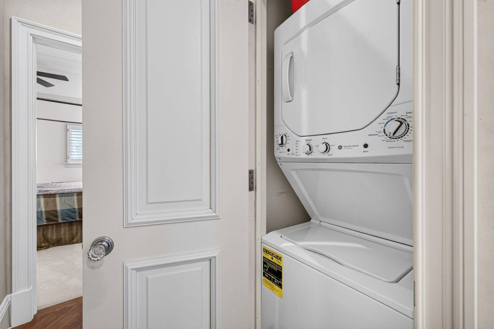 67 ROYAL PALM Drive, Fort Lauderdale, FL 33301 094_2ndFloor_Stacked_Laundry