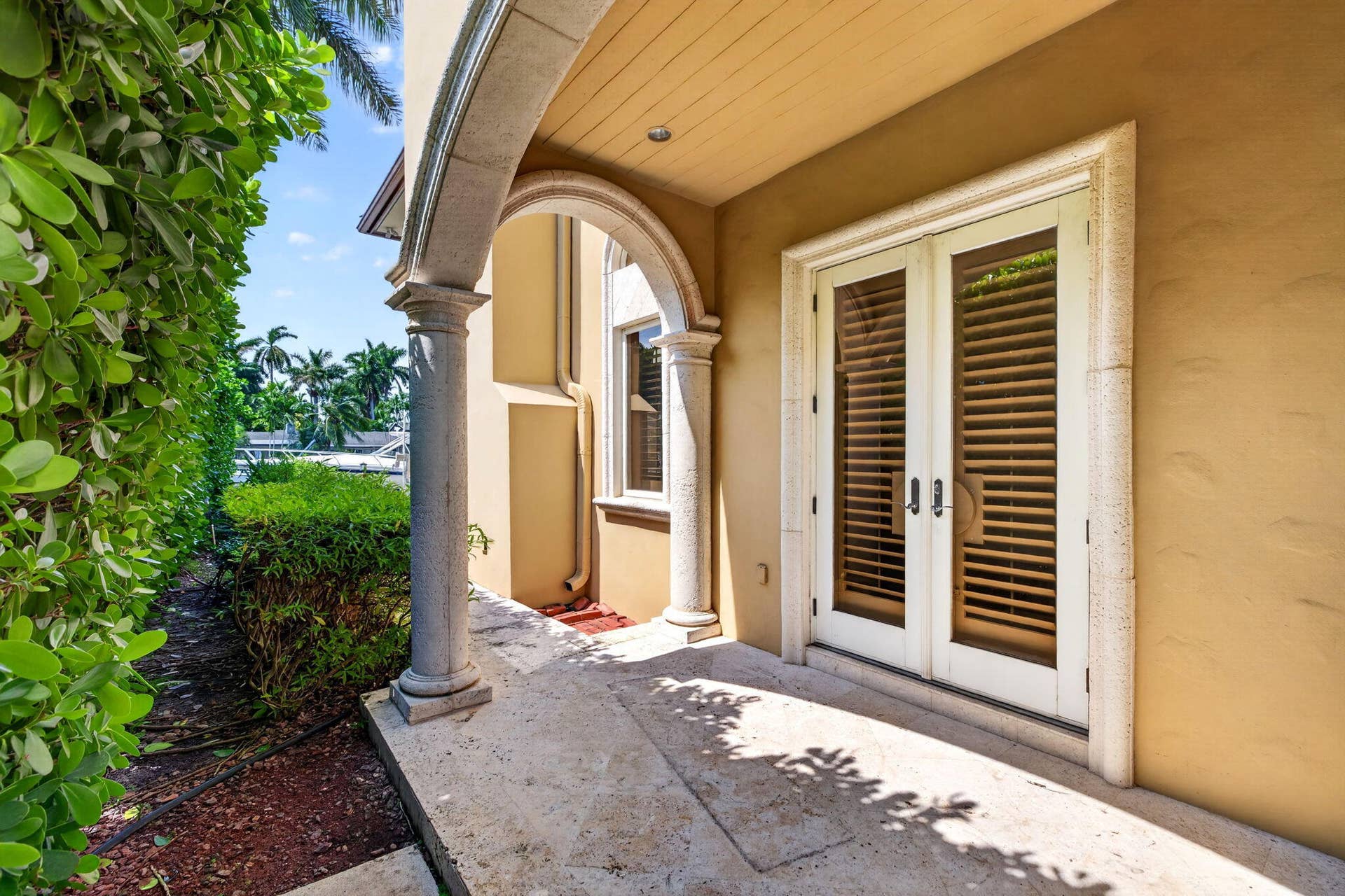 67 ROYAL PALM Drive, Fort Lauderdale, FL 33301 145_Side_Covered_Porch