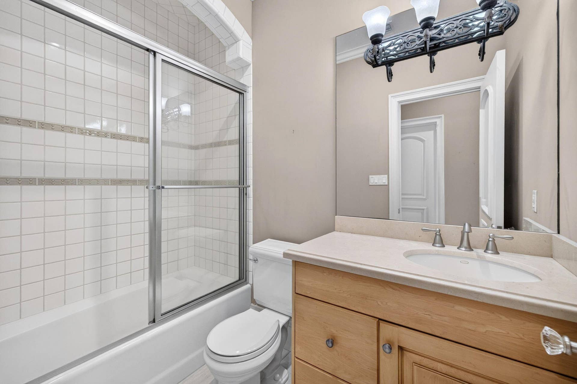 67 ROYAL PALM Drive, Fort Lauderdale, FL 33301 088_Guest_Bathroom_1