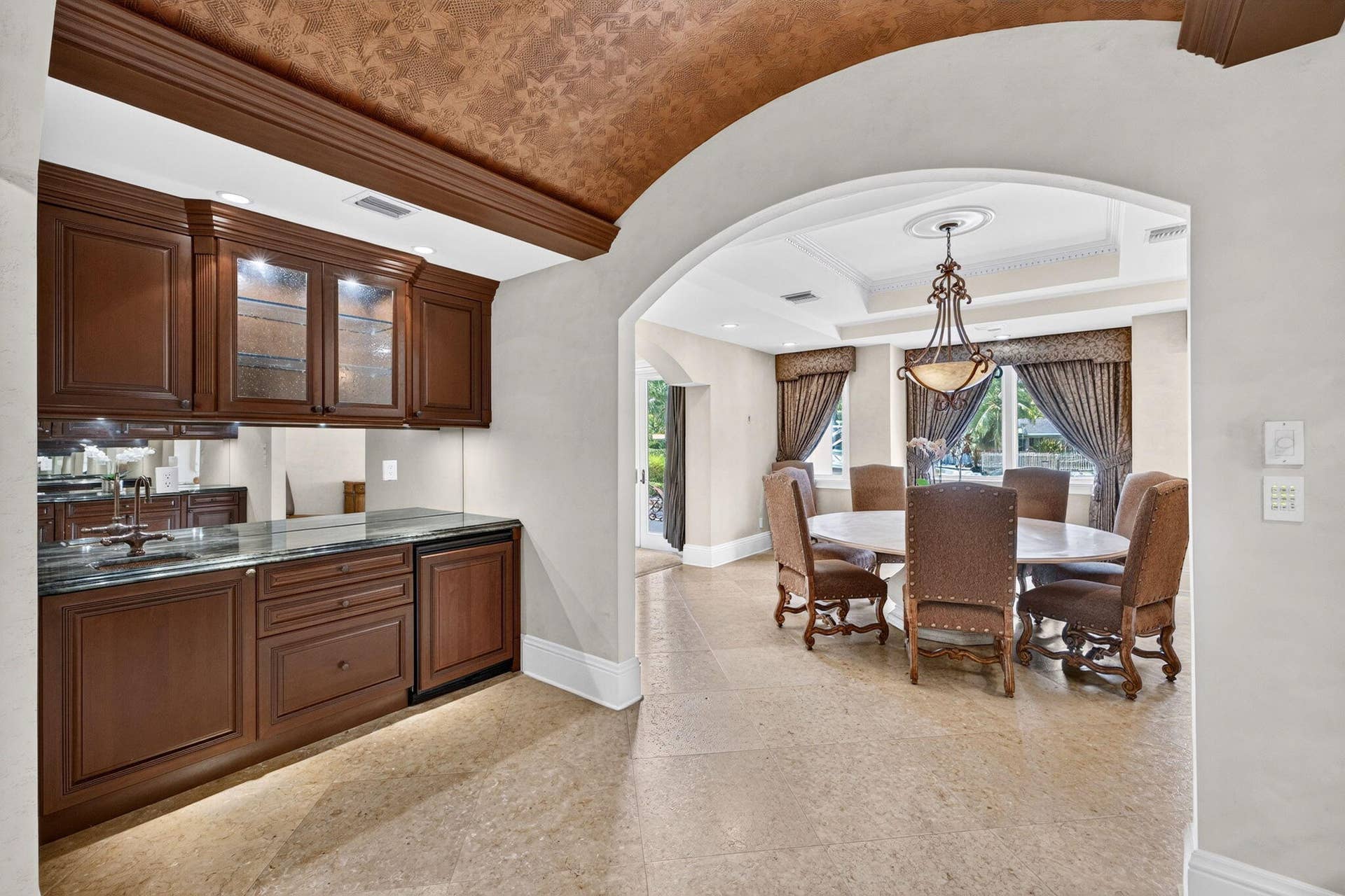67 ROYAL PALM Drive, Fort Lauderdale, FL 33301 027_Butlers_Pantry