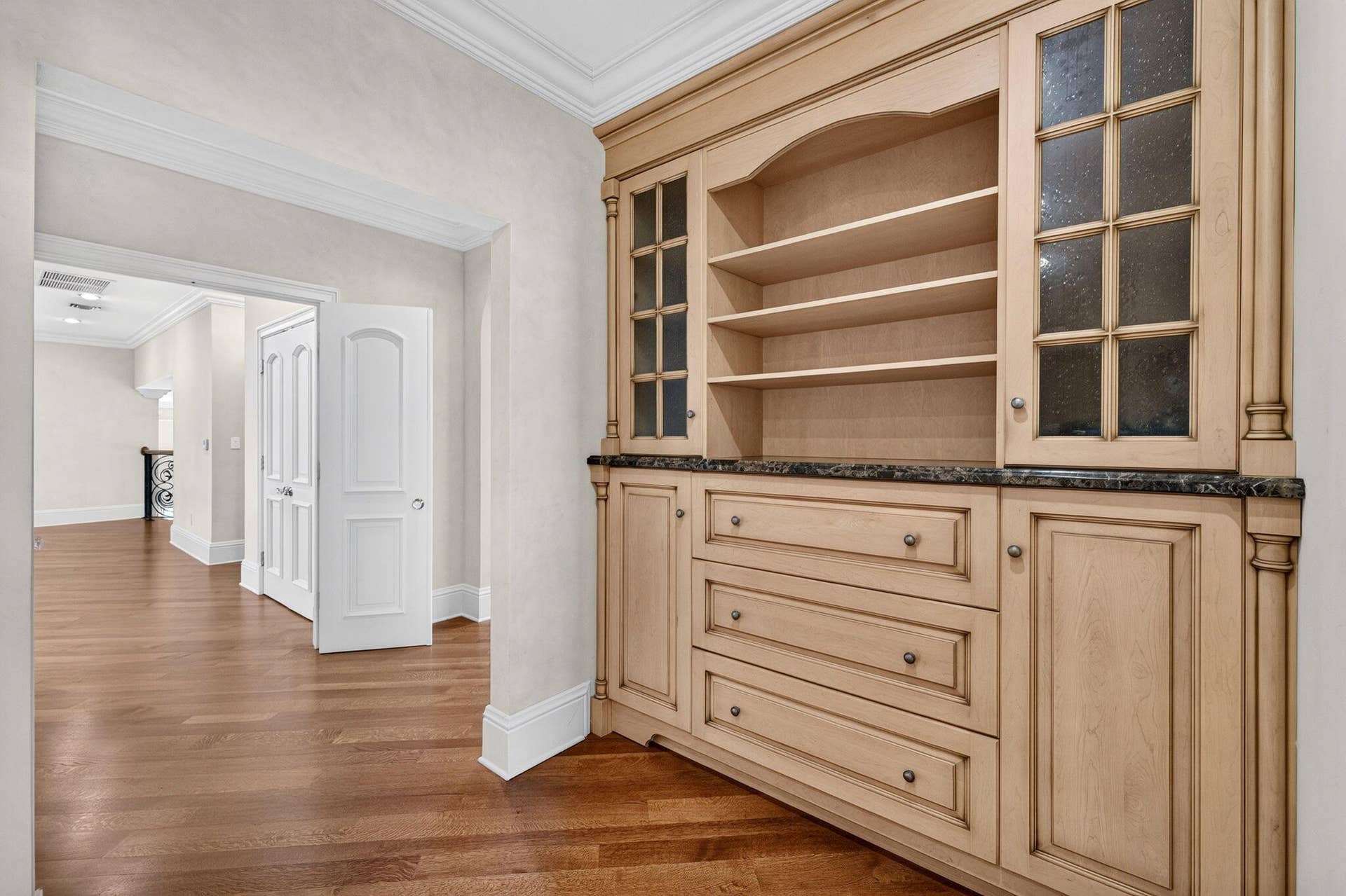67 ROYAL PALM Drive, Fort Lauderdale, FL 33301 083_Primary_Suite_Hallway_Cabinetry