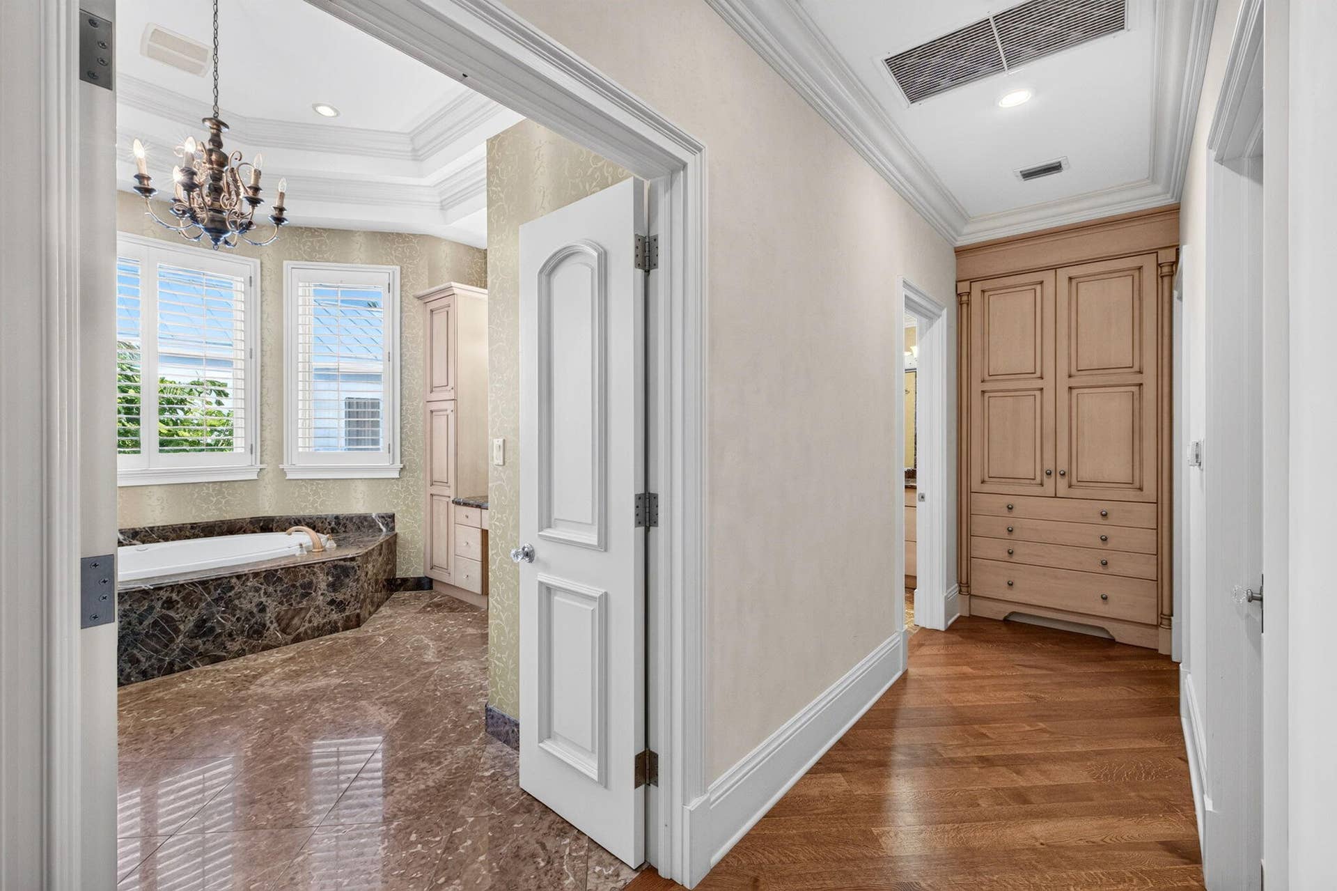 67 ROYAL PALM Drive, Fort Lauderdale, FL 33301 076_Primary_Suite_Hallway