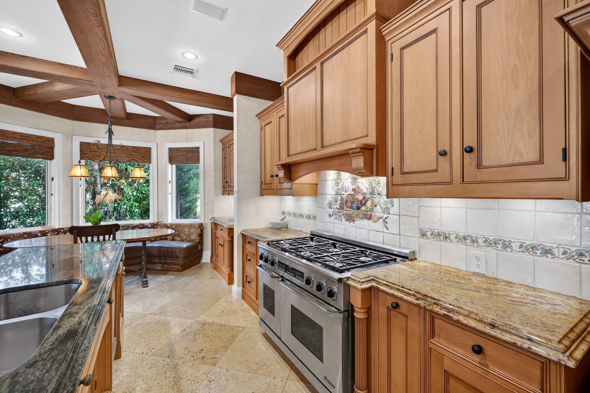 67 ROYAL PALM Drive, Fort Lauderdale, FL 33301 046_Kitchen