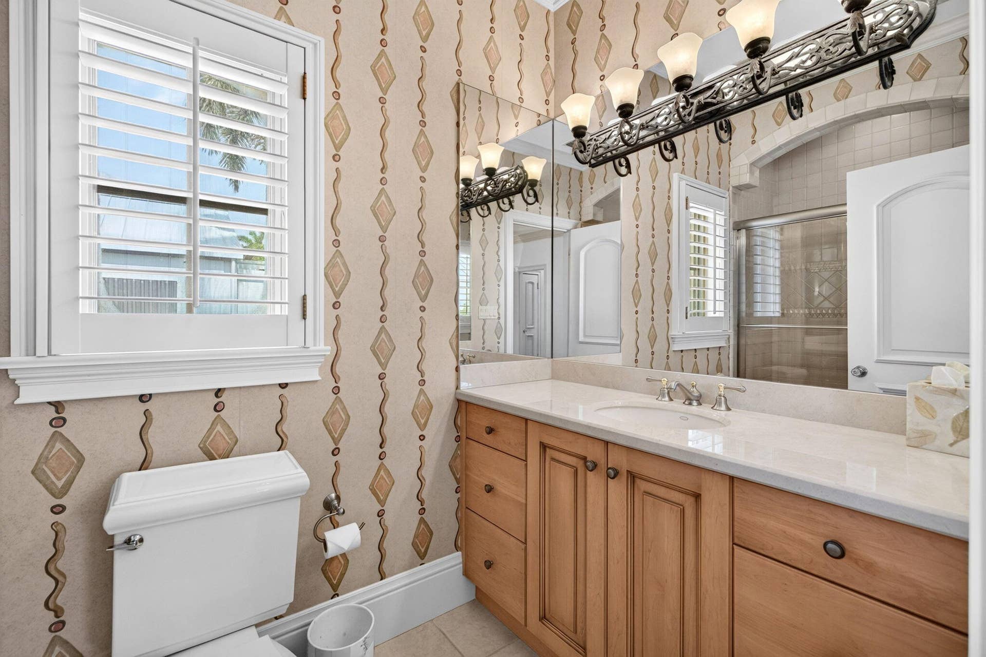 67 ROYAL PALM Drive, Fort Lauderdale, FL 33301 092_Guest_Bathroom_2