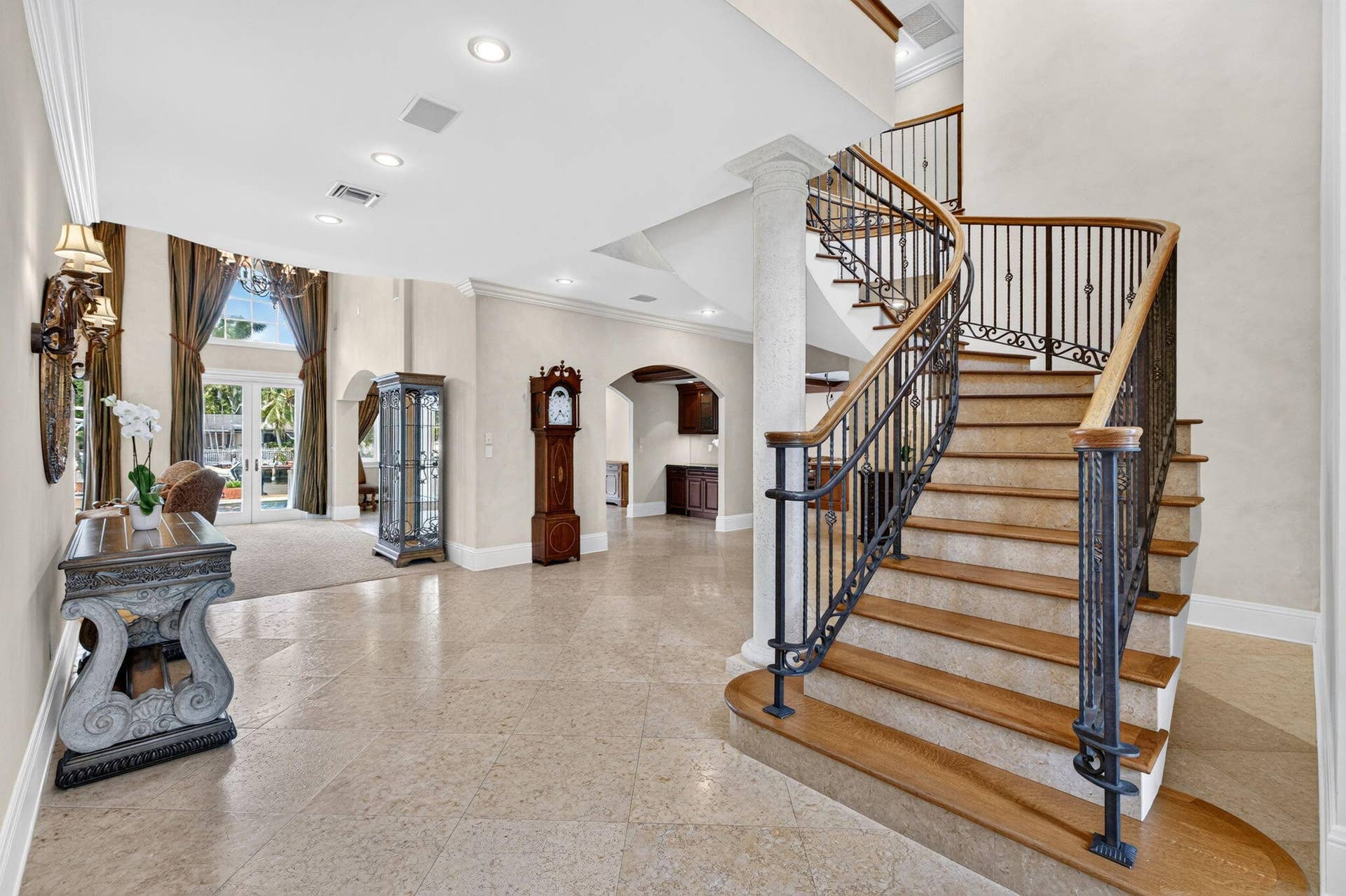 67 ROYAL PALM Drive, Fort Lauderdale, FL 33301 055_Staircase