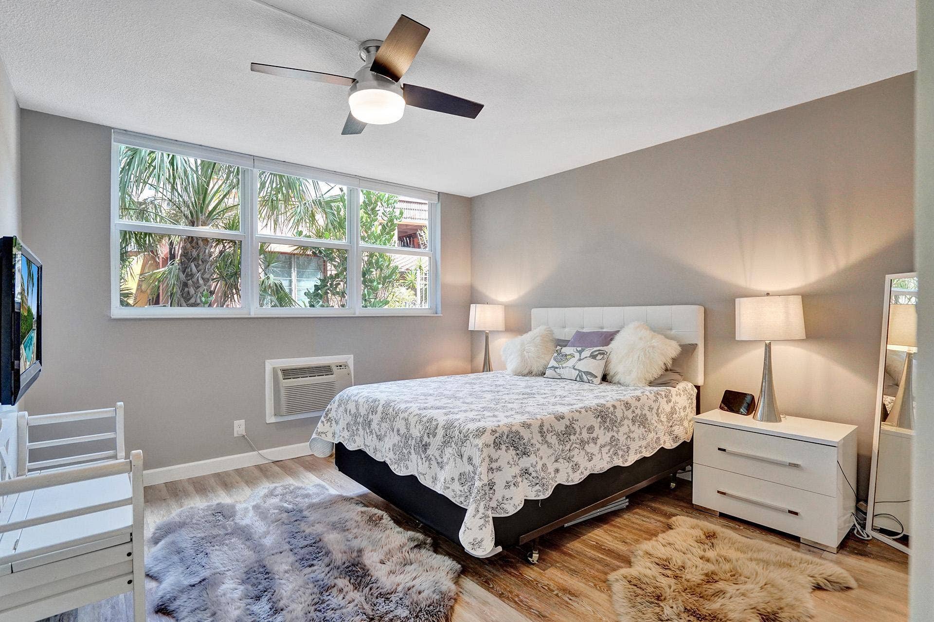 101 N Birch Road, #102, Fort Lauderdale, FL 33304 DSC02057