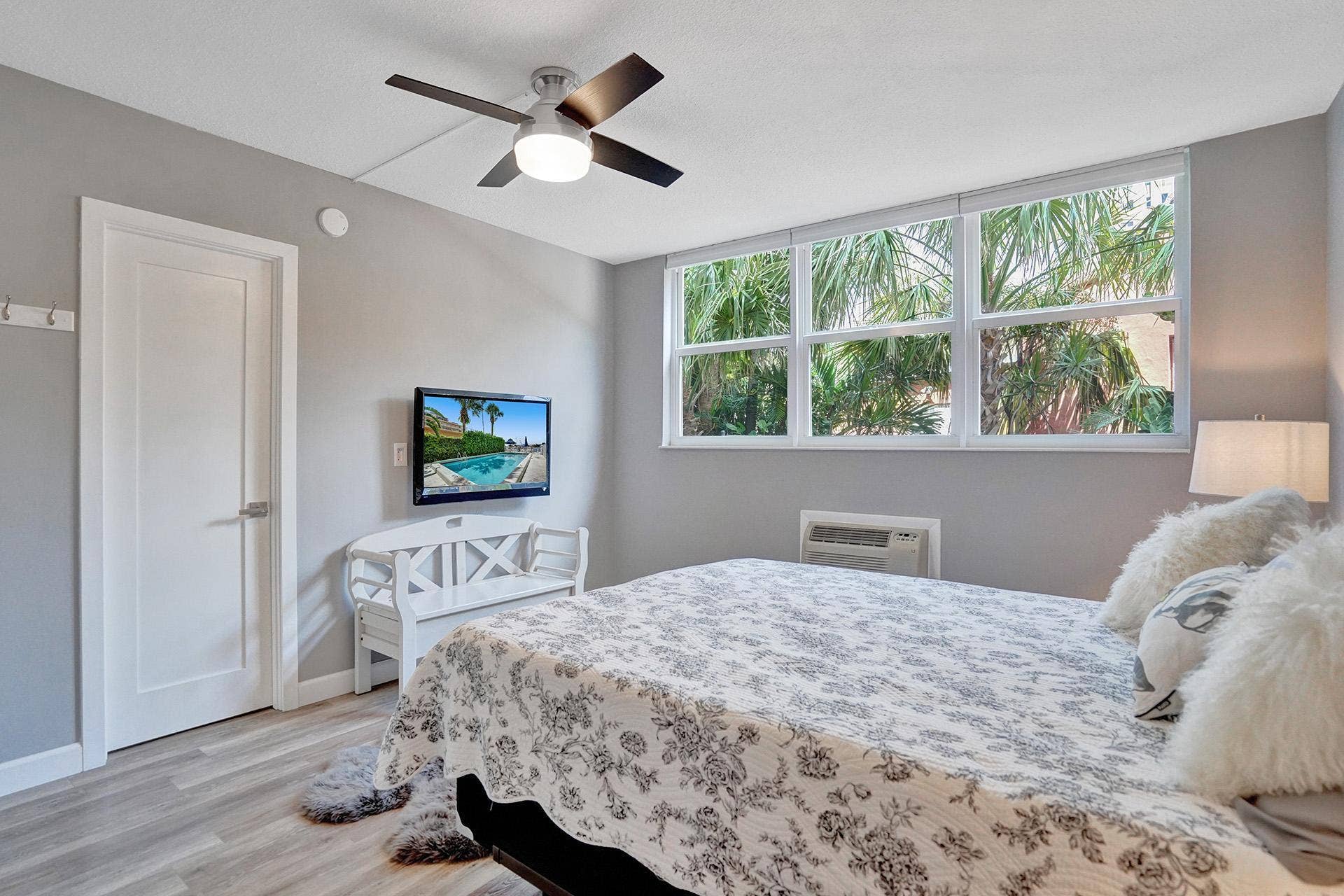 101 N Birch Road, #102, Fort Lauderdale, FL 33304 DSC02071