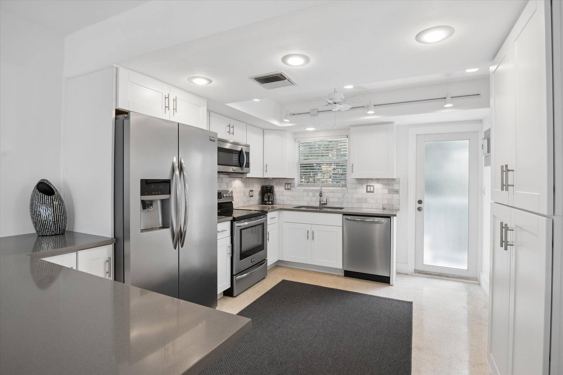 609 BAYSHORE Drive, #6, Fort Lauderdale, FL 33304 07-Carbonara-609 Bayshore Dr #6-7