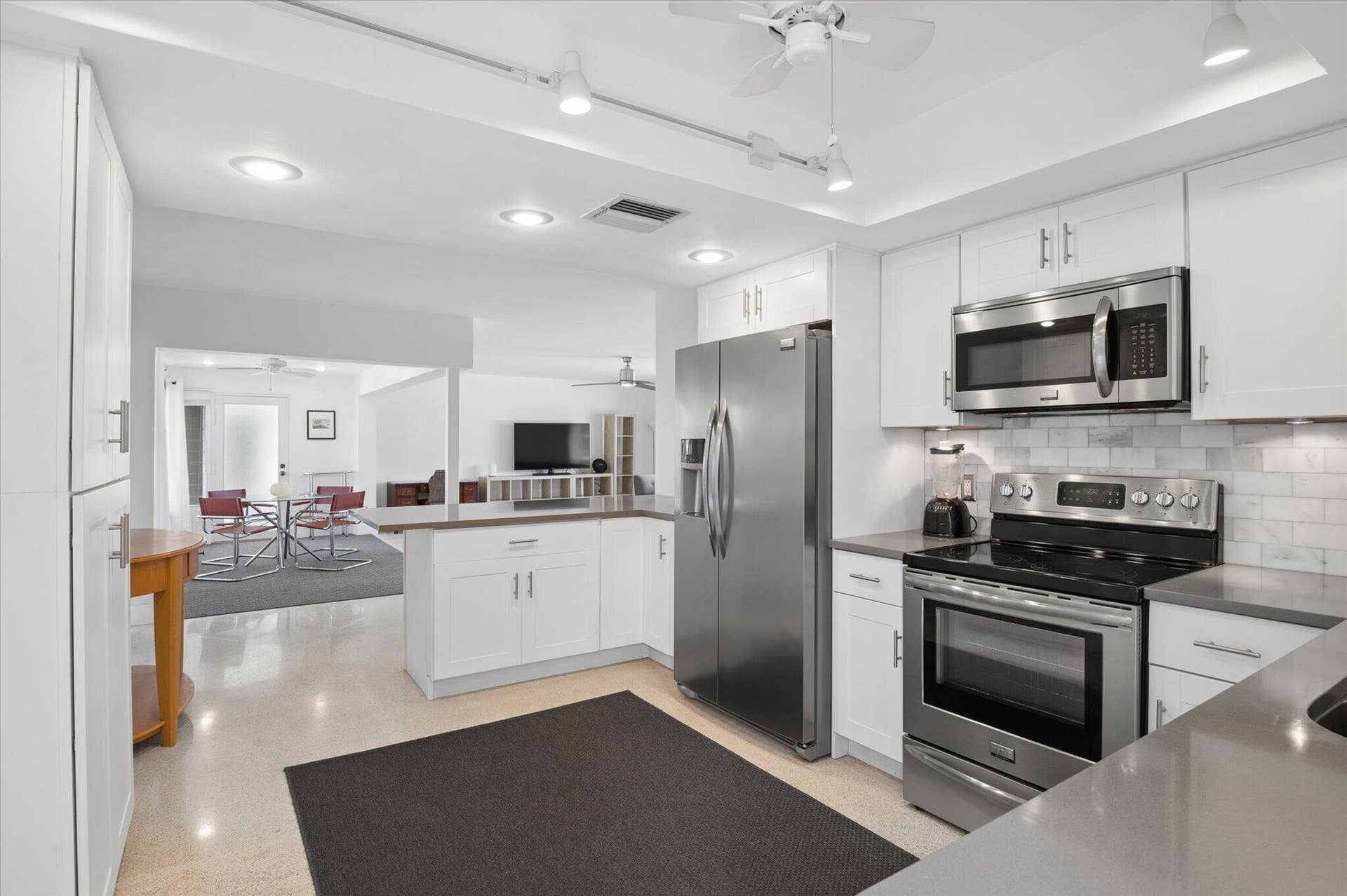 609 BAYSHORE Drive, #6, Fort Lauderdale, FL 33304 08-Carbonara-609 Bayshore Dr #6-8