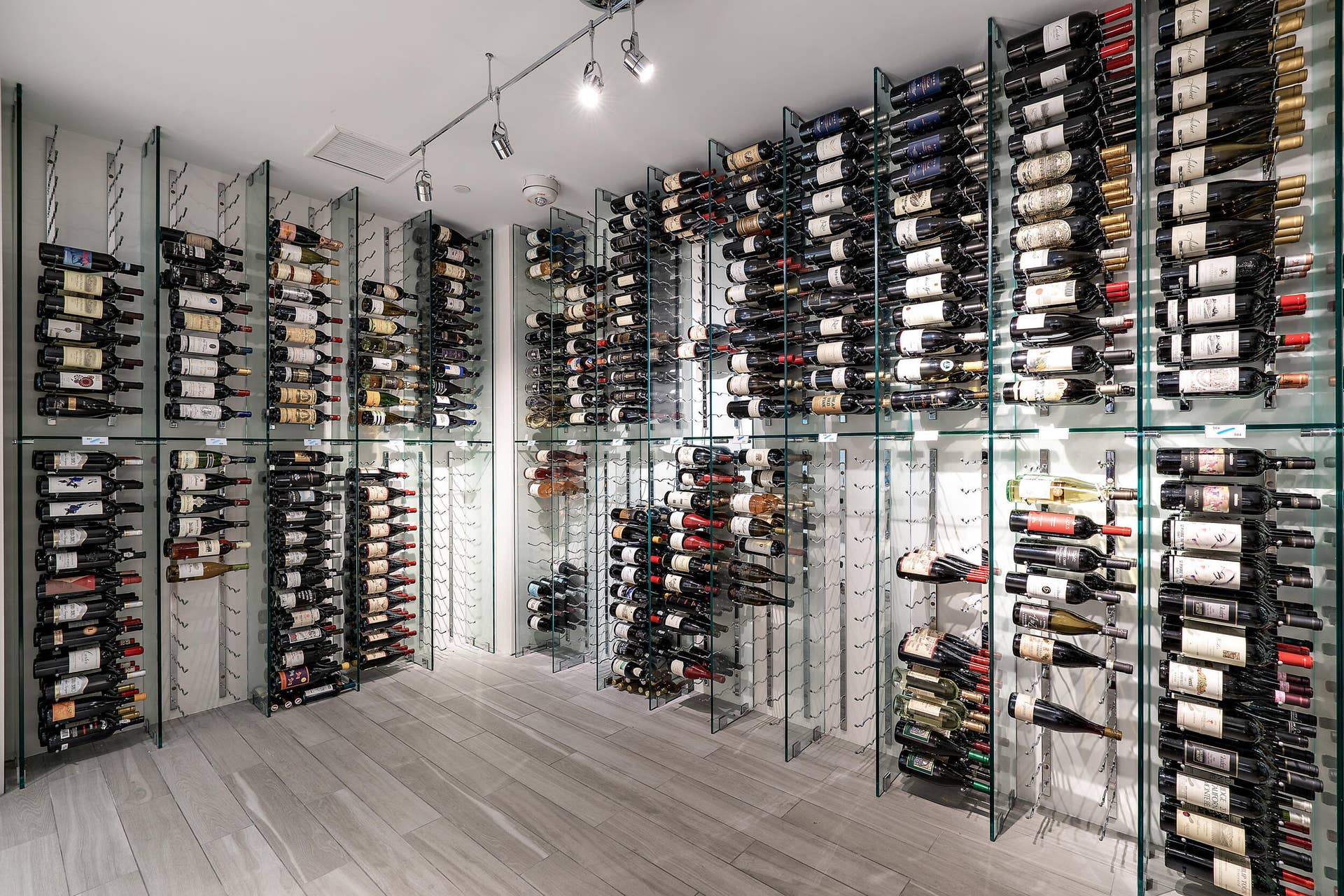 2700 Donald Ross Road, #303, Palm Beach Gardens, FL 33410 Wine Room