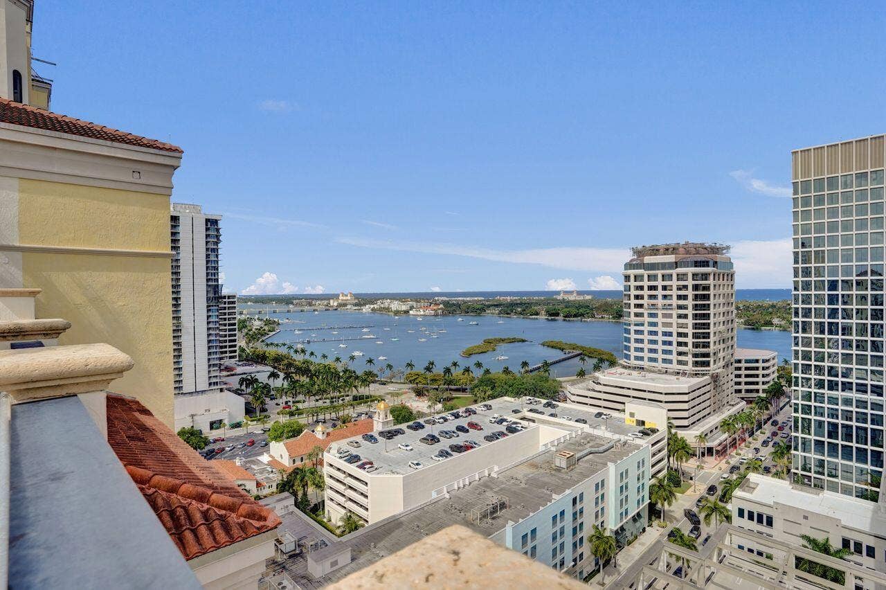 801 S Olive Avenue, #225, West Palm Beach, FL 33401 DSC06512