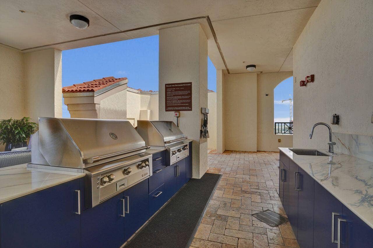 801 S Olive Avenue, #225, West Palm Beach, FL 33401 DSC06527