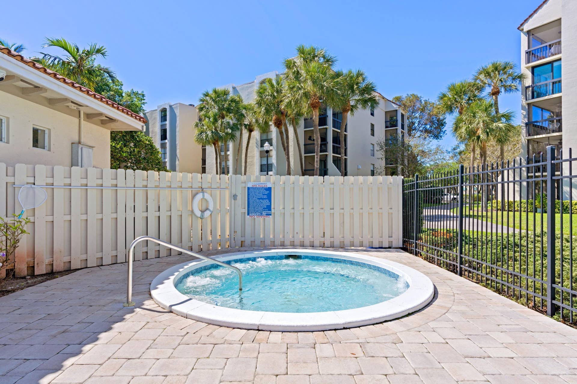 820 Lavers Circle, #G211, Delray Beach, FL 33444 Spa