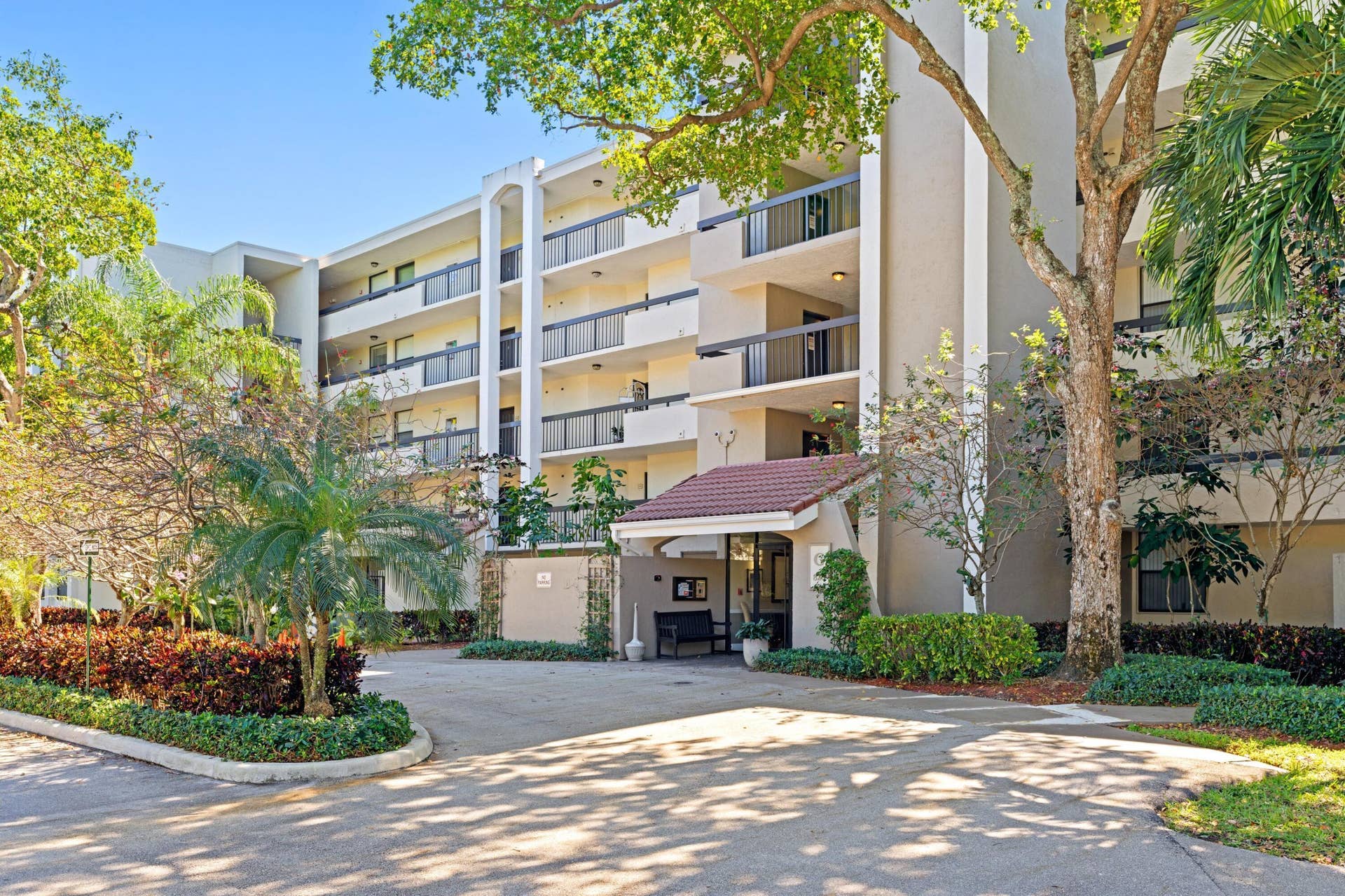 820 Lavers Circle, #G211, Delray Beach, FL 33444 Exterior Building